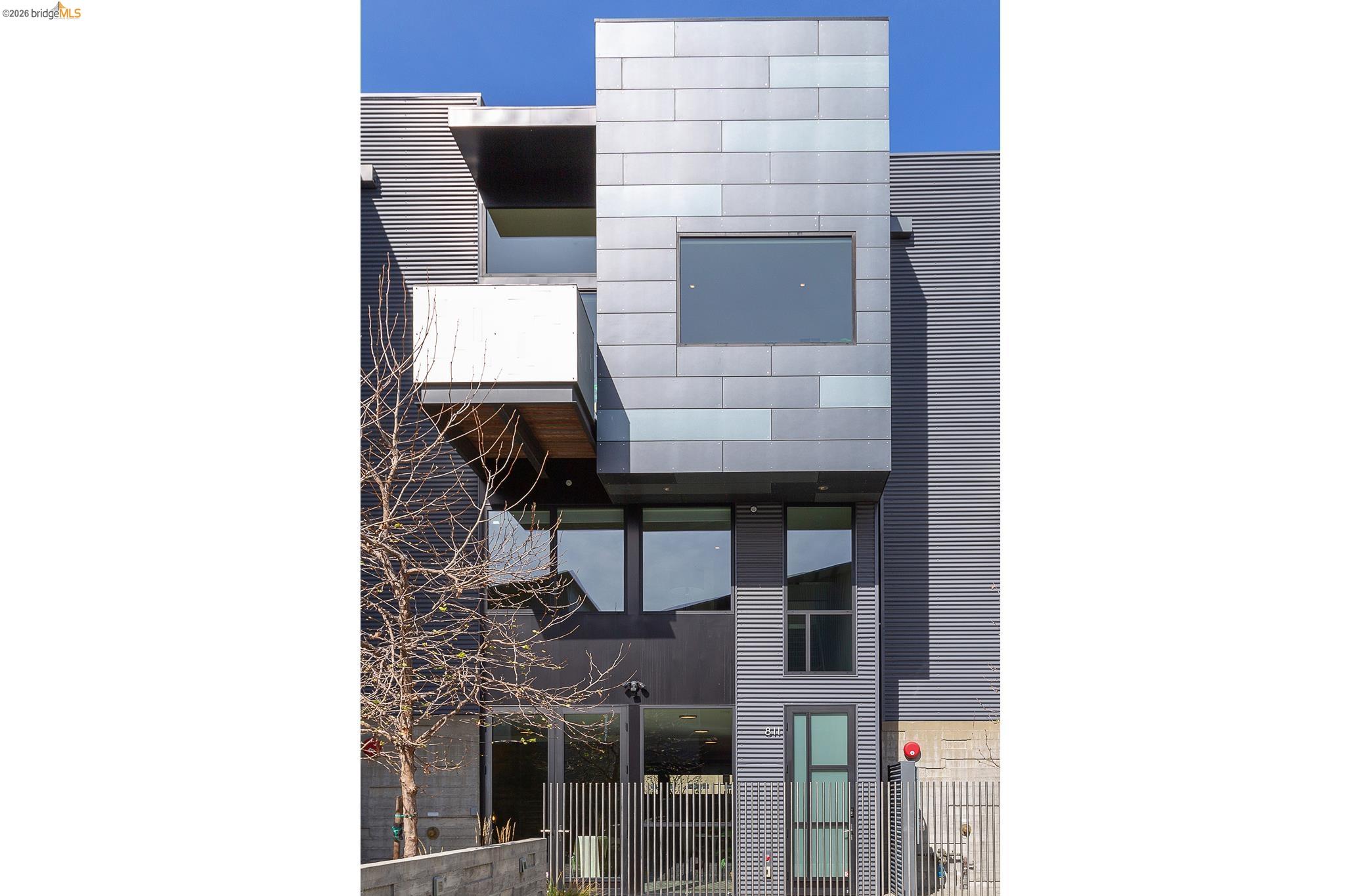 Detail Gallery Image 2 of 41 For 811 Folger Ave, Berkeley,  CA 94710 - 3 Beds | 2/1 Baths