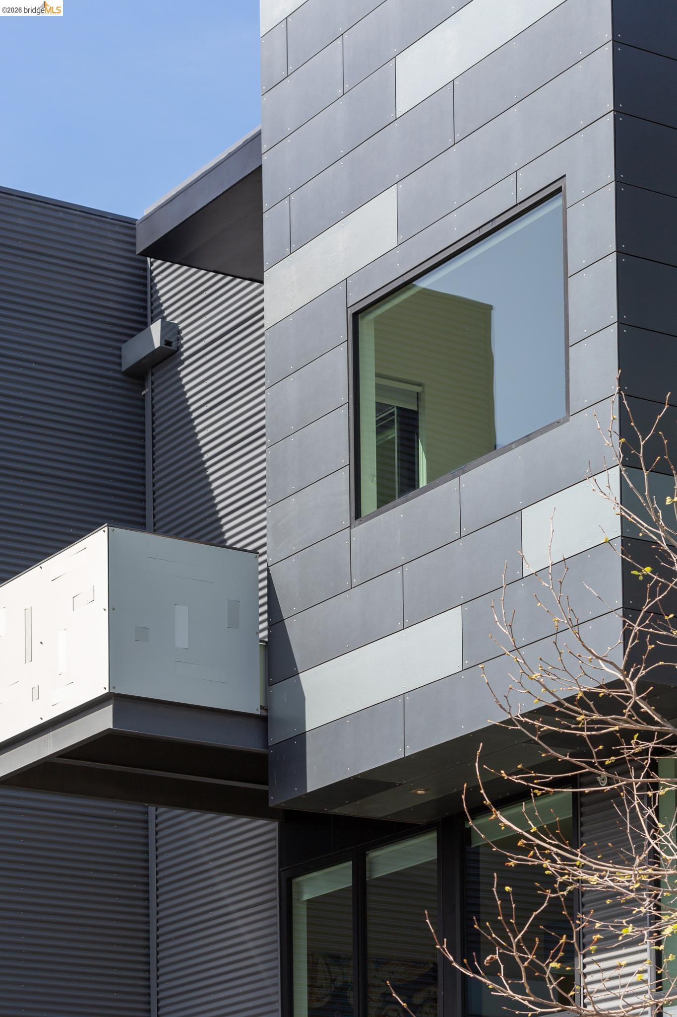 Detail Gallery Image 17 of 41 For 811 Folger Ave, Berkeley,  CA 94710 - 3 Beds | 2/1 Baths