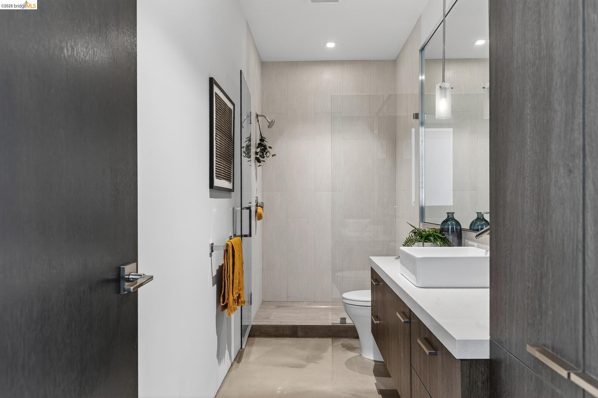 Detail Gallery Image 27 of 41 For 811 Folger Ave, Berkeley,  CA 94710 - 3 Beds | 2/1 Baths