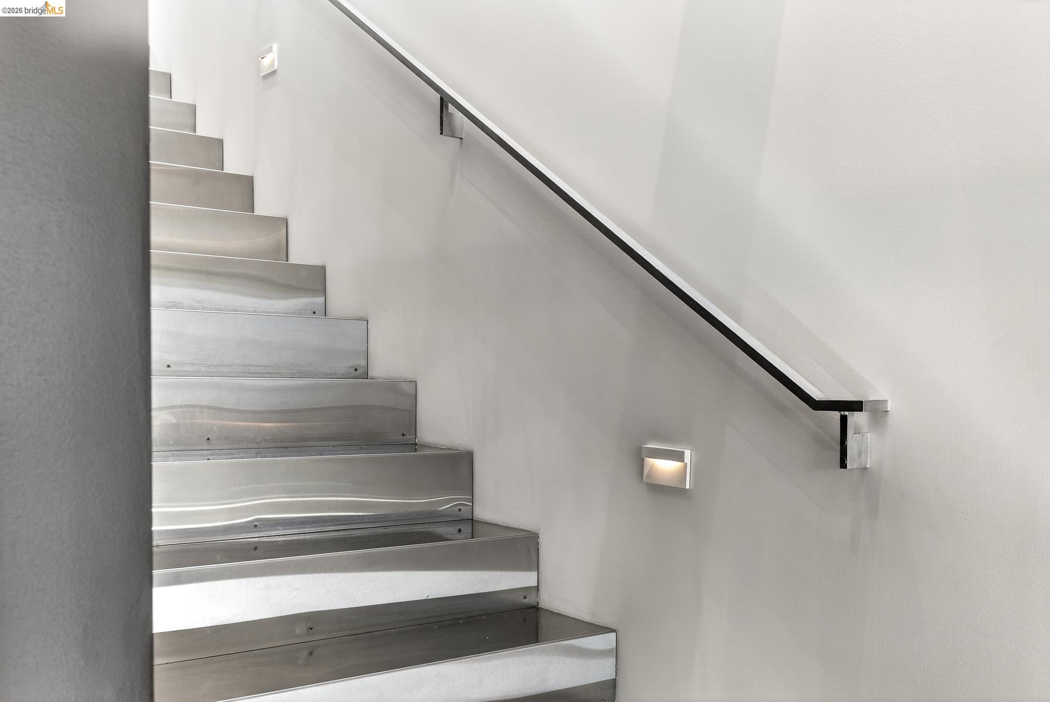 Detail Gallery Image 29 of 41 For 811 Folger Ave, Berkeley,  CA 94710 - 3 Beds | 2/1 Baths