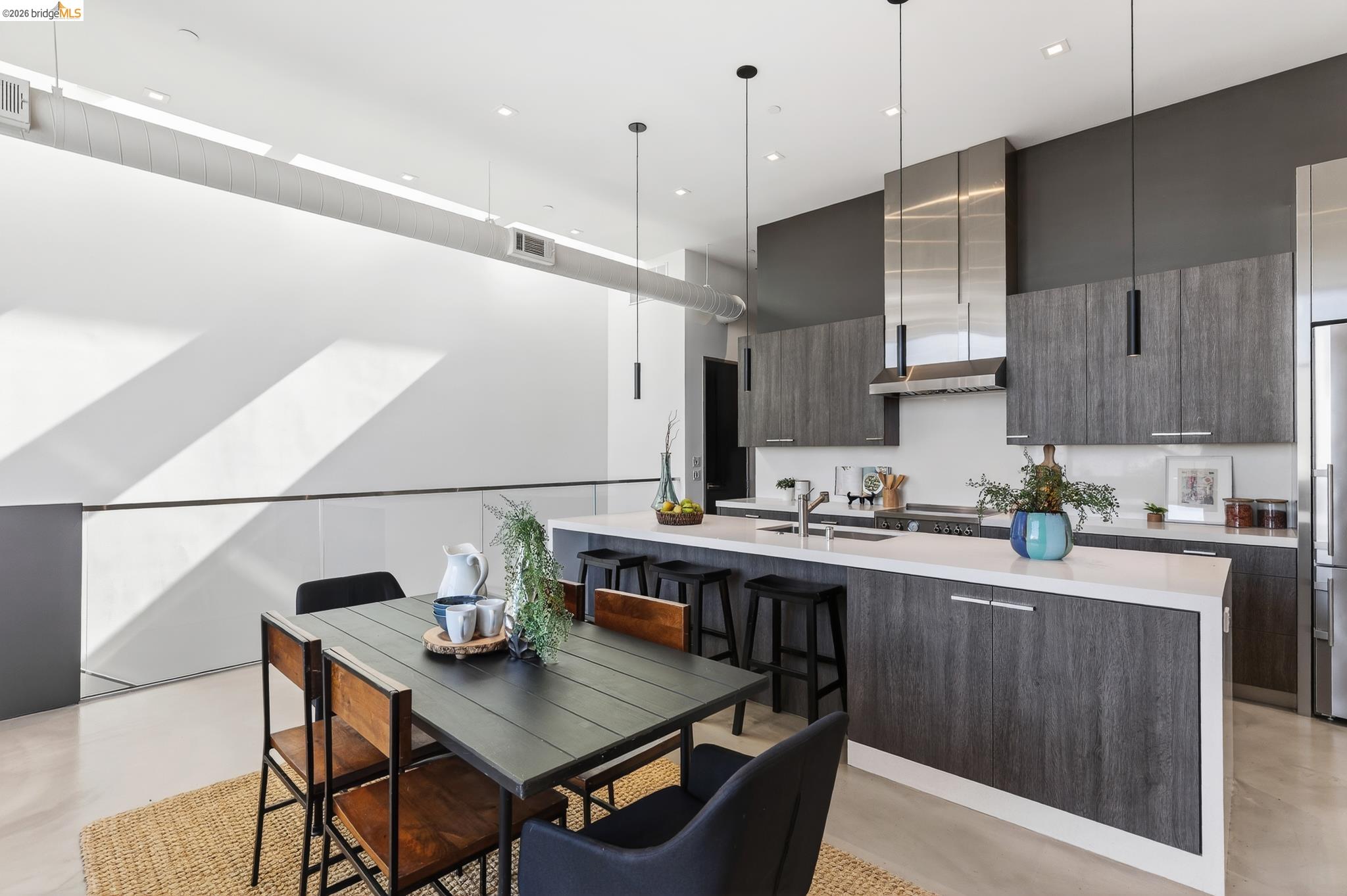 Detail Gallery Image 10 of 41 For 811 Folger Ave, Berkeley,  CA 94710 - 3 Beds | 2/1 Baths