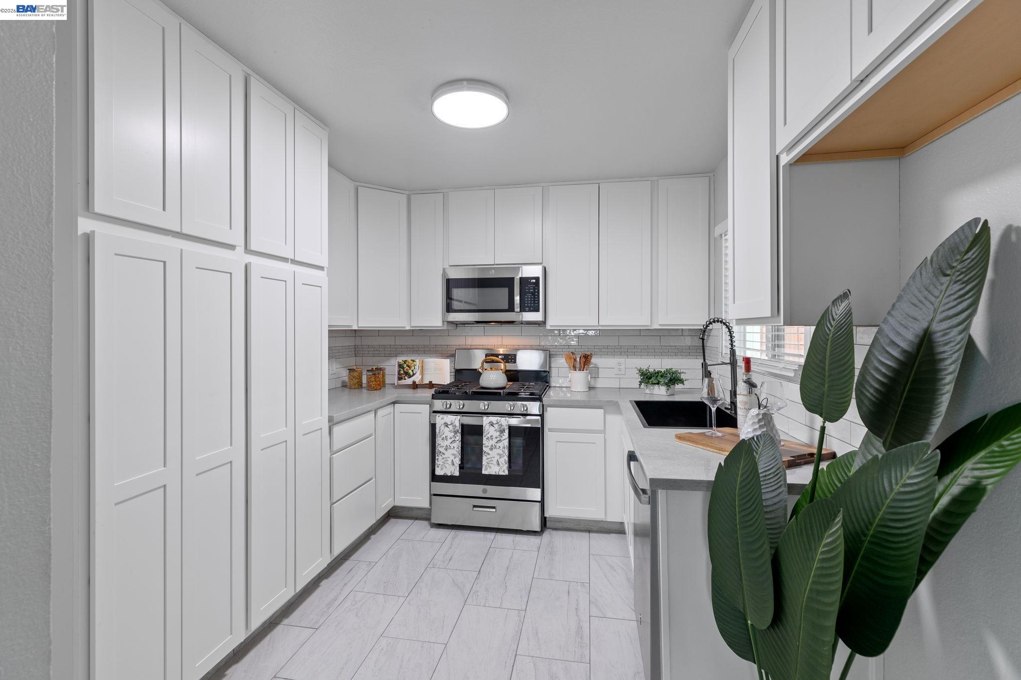 Detail Gallery Image 13 of 26 For 412 Solano Ave, San Lorenzo,  CA 94541 - 3 Beds | 1/1 Baths