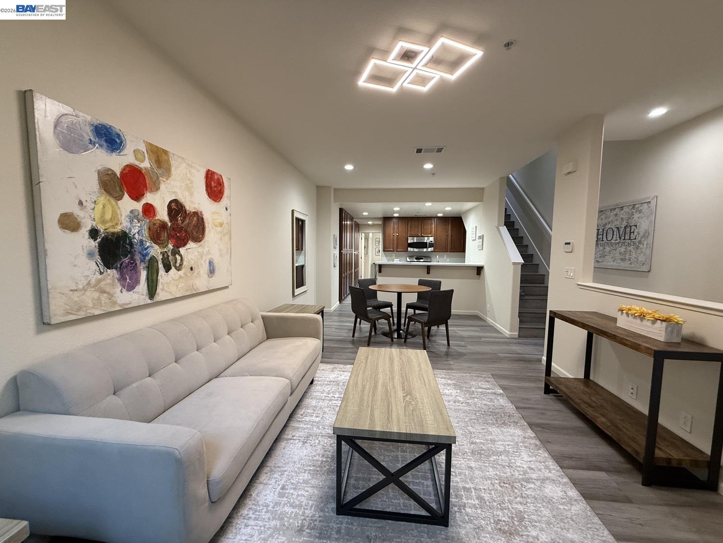 Detail Gallery Image 2 of 29 For 2200 Beech Cir, San Jose,  CA 95131 - 3 Beds | 3 Baths