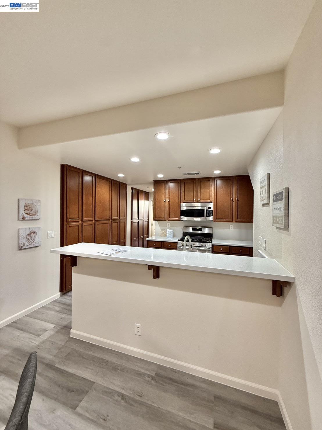 Detail Gallery Image 3 of 35 For 2200 Beech Cir, San Jose,  CA 95131 - 3 Beds | 3 Baths