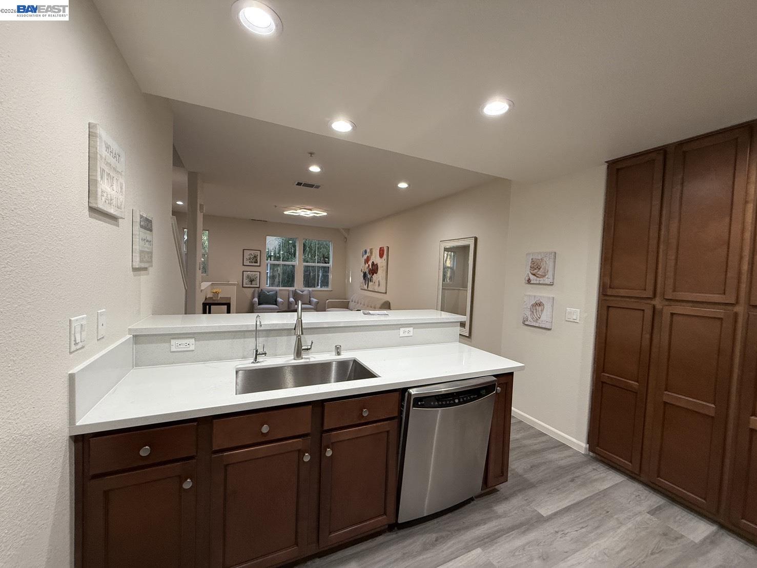 Detail Gallery Image 6 of 29 For 2200 Beech Cir, San Jose,  CA 95131 - 3 Beds | 3 Baths