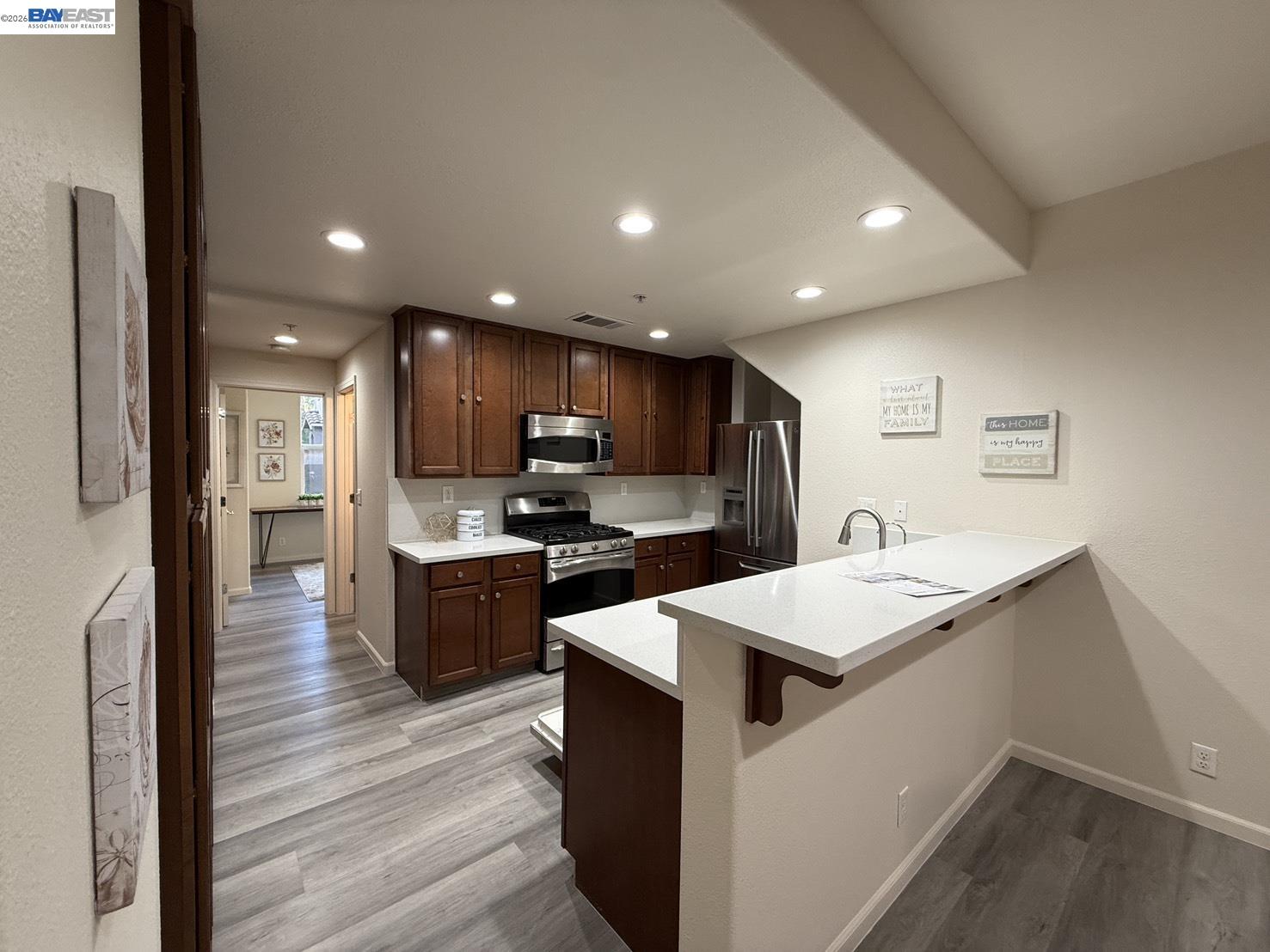 Detail Gallery Image 7 of 29 For 2200 Beech Cir, San Jose,  CA 95131 - 3 Beds | 3 Baths