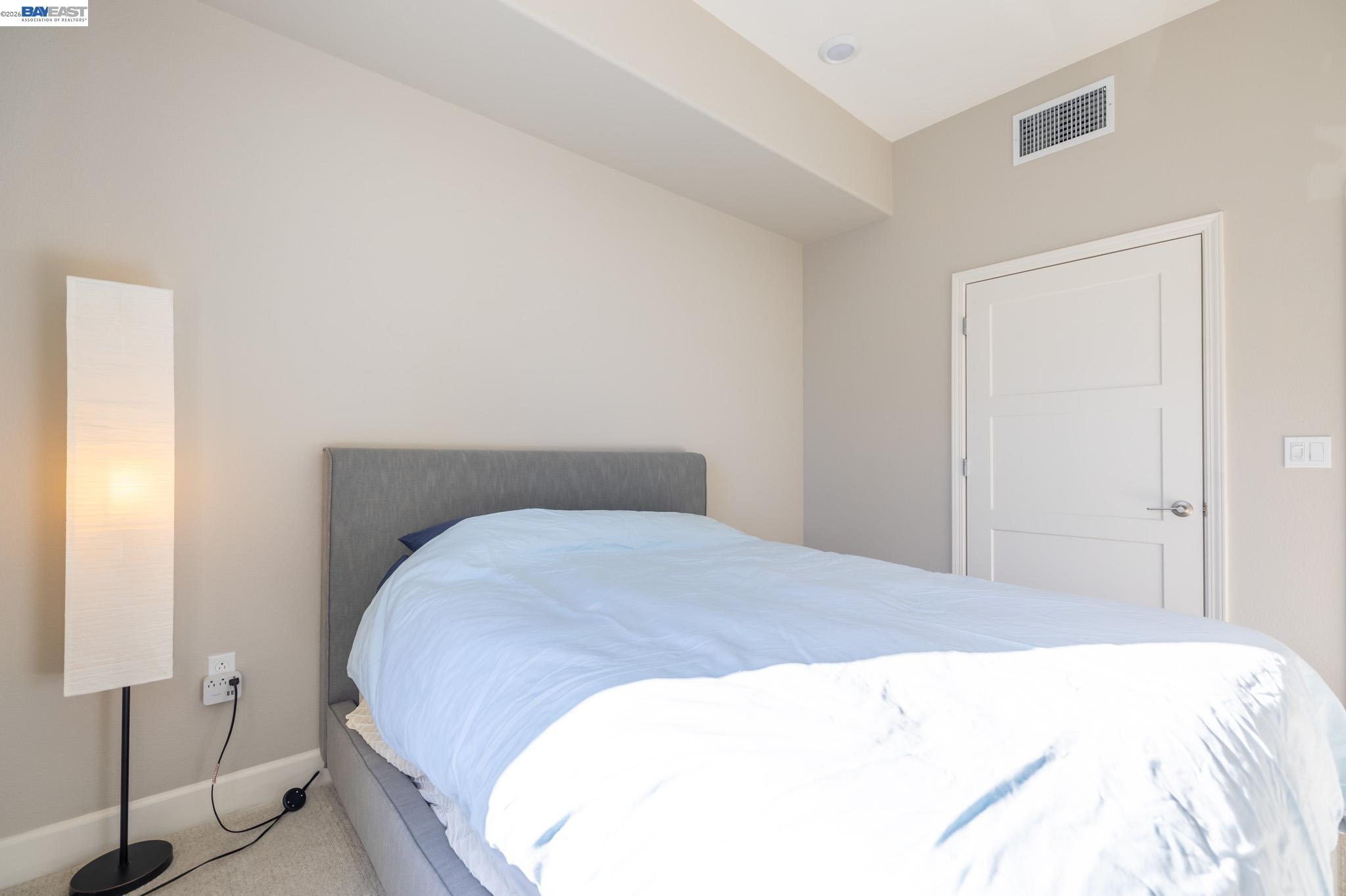 Detail Gallery Image 15 of 47 For 263 Llano De Los Robles Ave #1,  San Jose,  CA 95136 - 3 Beds | 2 Baths
