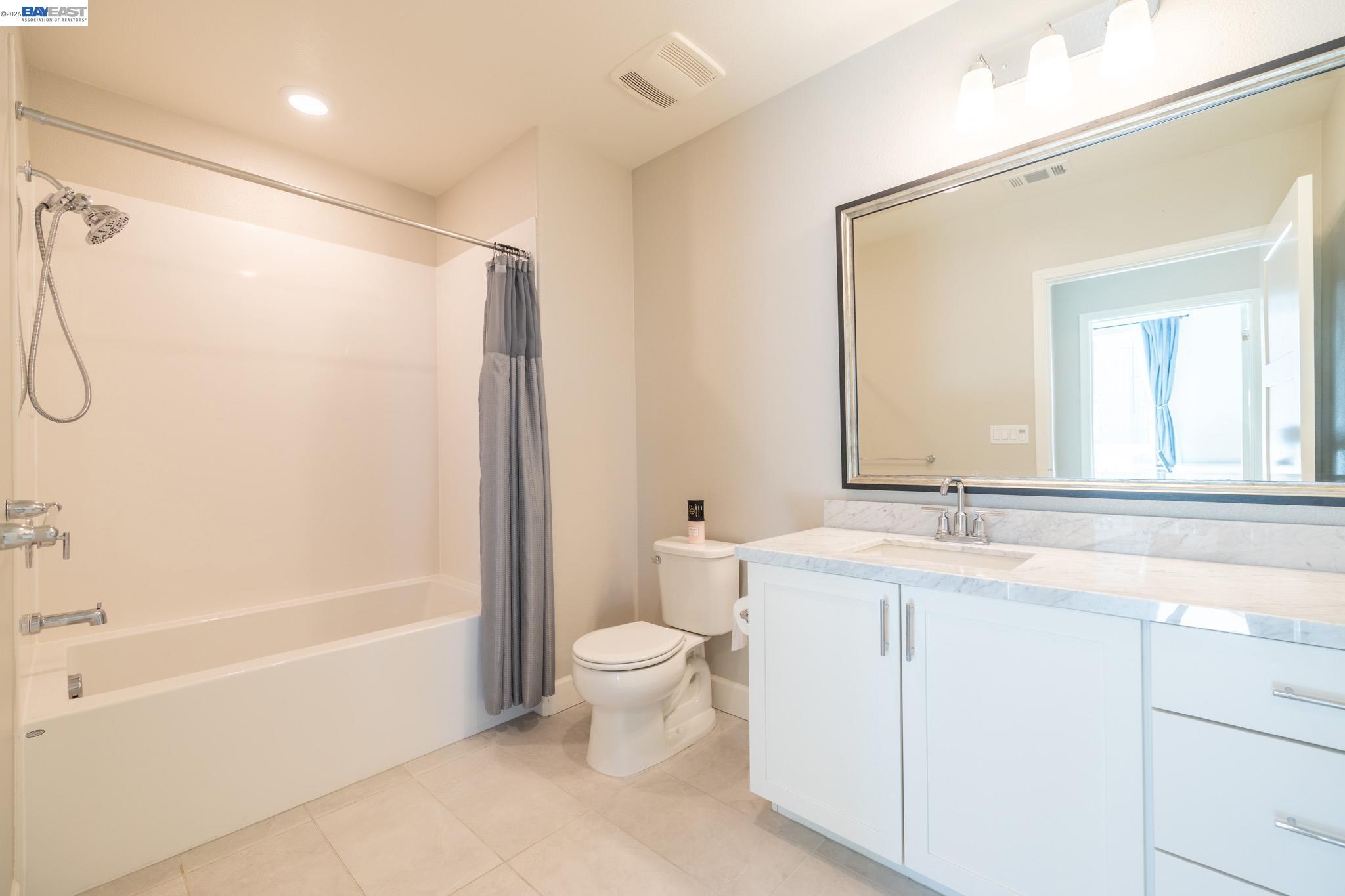 Detail Gallery Image 16 of 47 For 263 Llano De Los Robles Ave #1,  San Jose,  CA 95136 - 3 Beds | 2 Baths