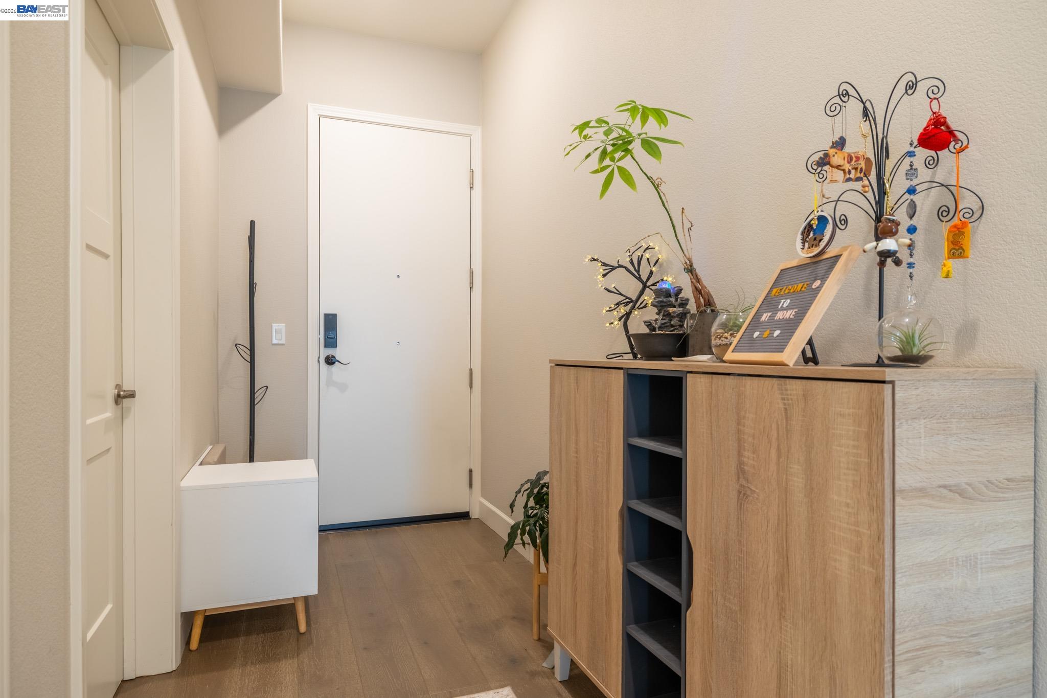 Detail Gallery Image 4 of 47 For 263 Llano De Los Robles Ave #1,  San Jose,  CA 95136 - 3 Beds | 2 Baths