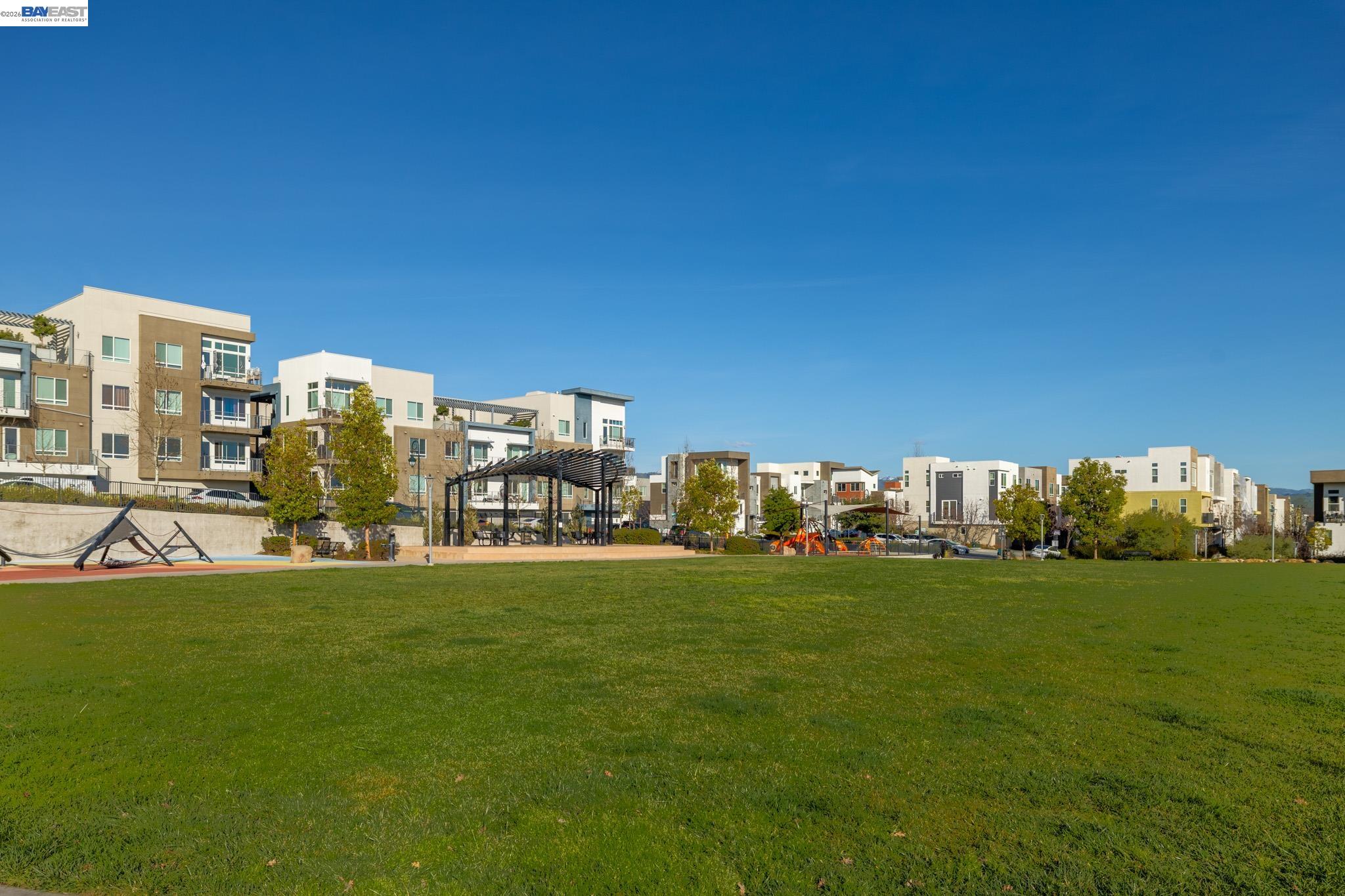 Detail Gallery Image 33 of 47 For 263 Llano De Los Robles Ave #1,  San Jose,  CA 95136 - 3 Beds | 2 Baths