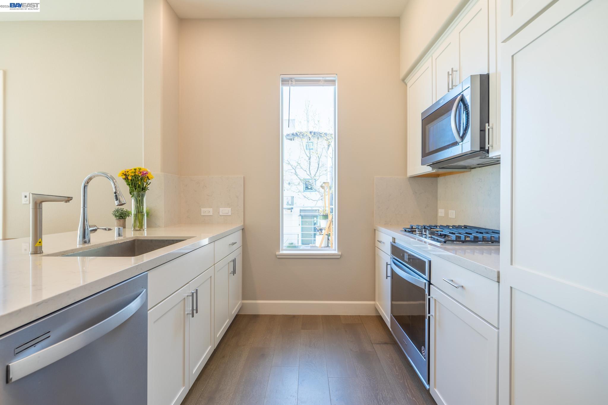 Detail Gallery Image 7 of 47 For 263 Llano De Los Robles Ave #1,  San Jose,  CA 95136 - 3 Beds | 2 Baths