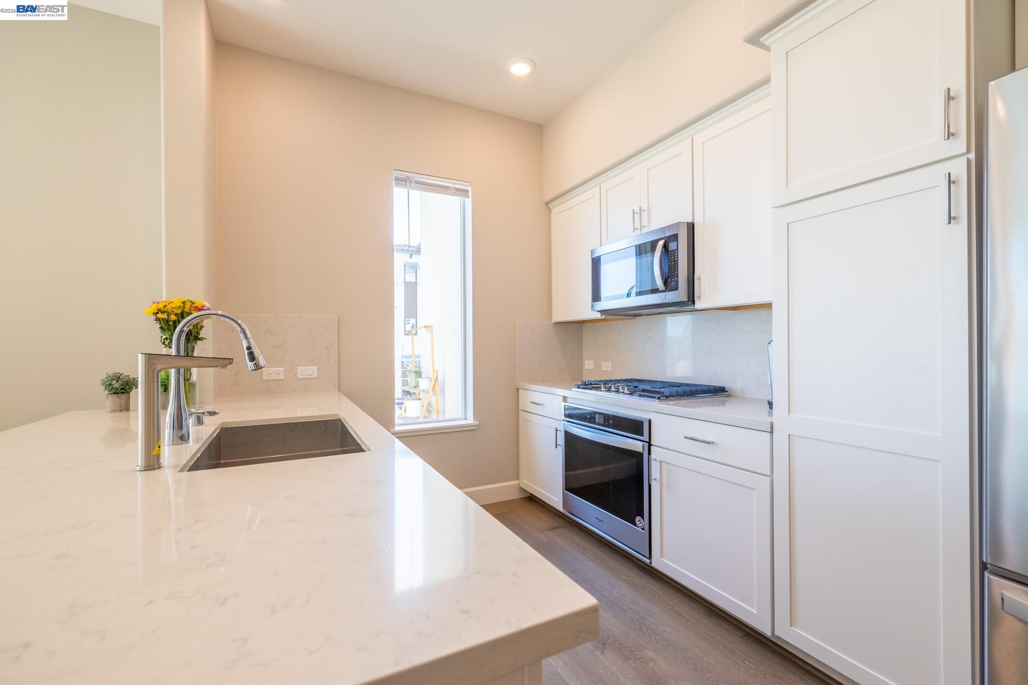 Detail Gallery Image 8 of 47 For 263 Llano De Los Robles Ave #1,  San Jose,  CA 95136 - 3 Beds | 2 Baths