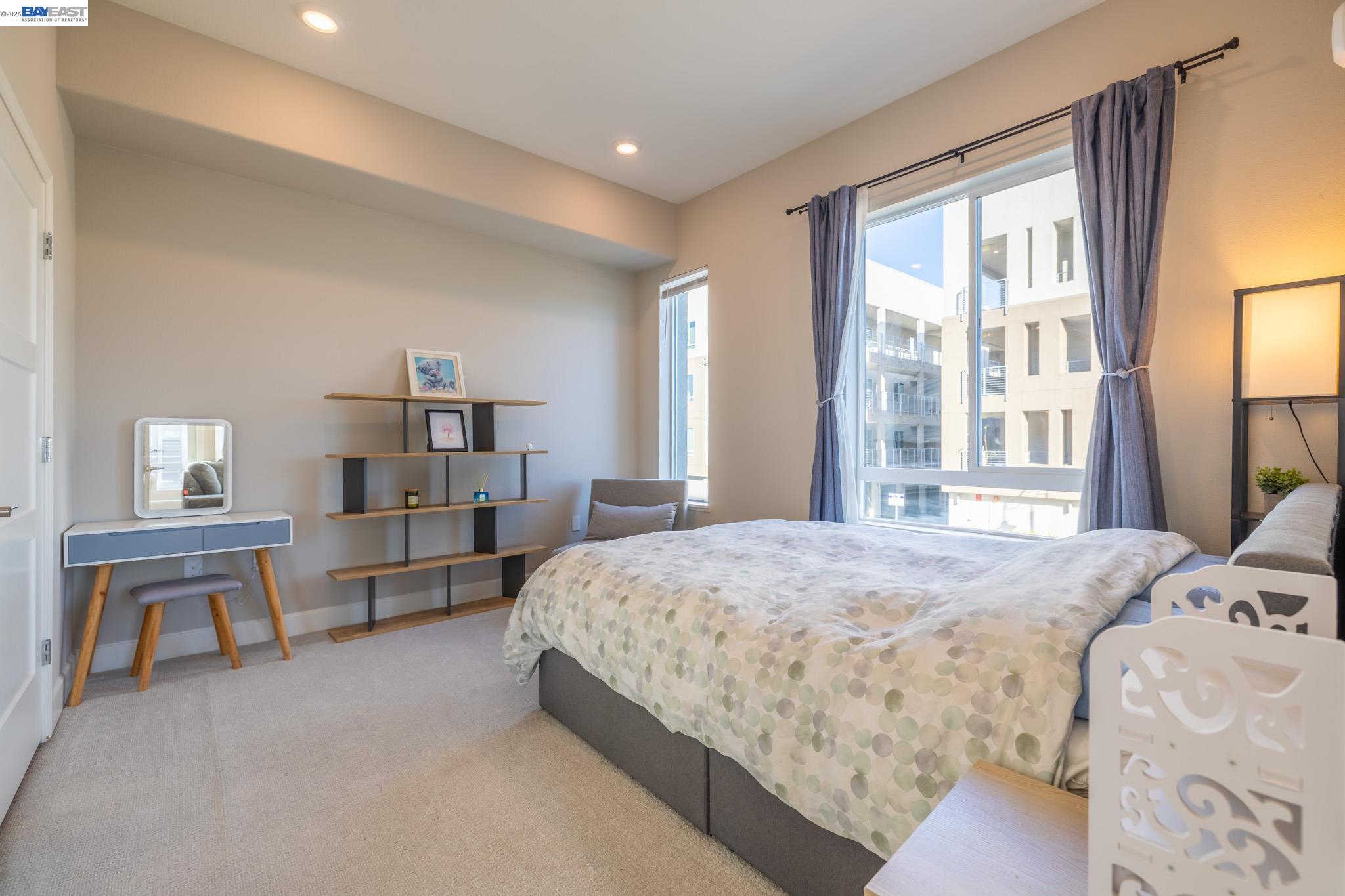 Detail Gallery Image 10 of 47 For 263 Llano De Los Robles Ave #1,  San Jose,  CA 95136 - 3 Beds | 2 Baths