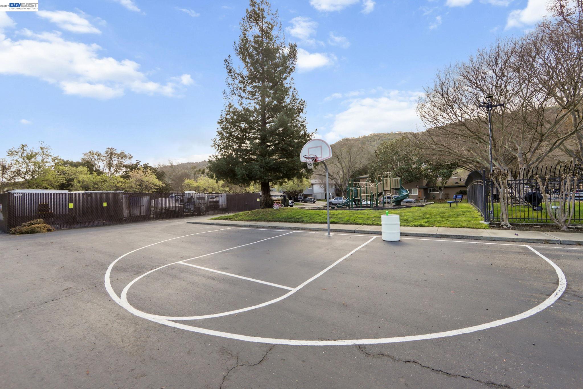 Photo #4: 41125139 Listing: Photo #4