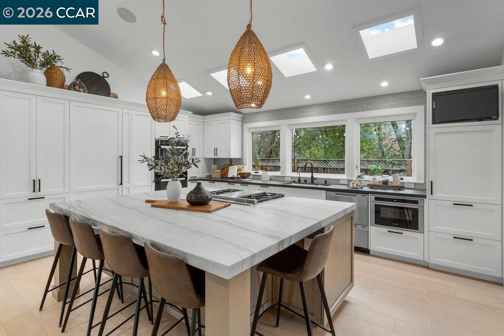 Detail Gallery Image 20 of 60 For 22 Calle Del Casarillo, Diablo,  CA 94528 - 6 Beds | 6 Baths