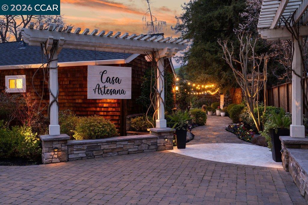 Detail Gallery Image 4 of 60 For 22 Calle Del Casarillo, Diablo,  CA 94528 - 6 Beds | 6 Baths