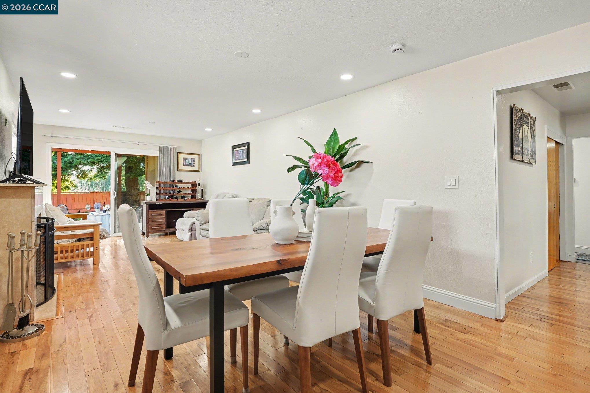 Detail Gallery Image 8 of 32 For 2715 Sargent Ave, San Pablo,  CA 94806 - 3 Beds | 1/1 Baths