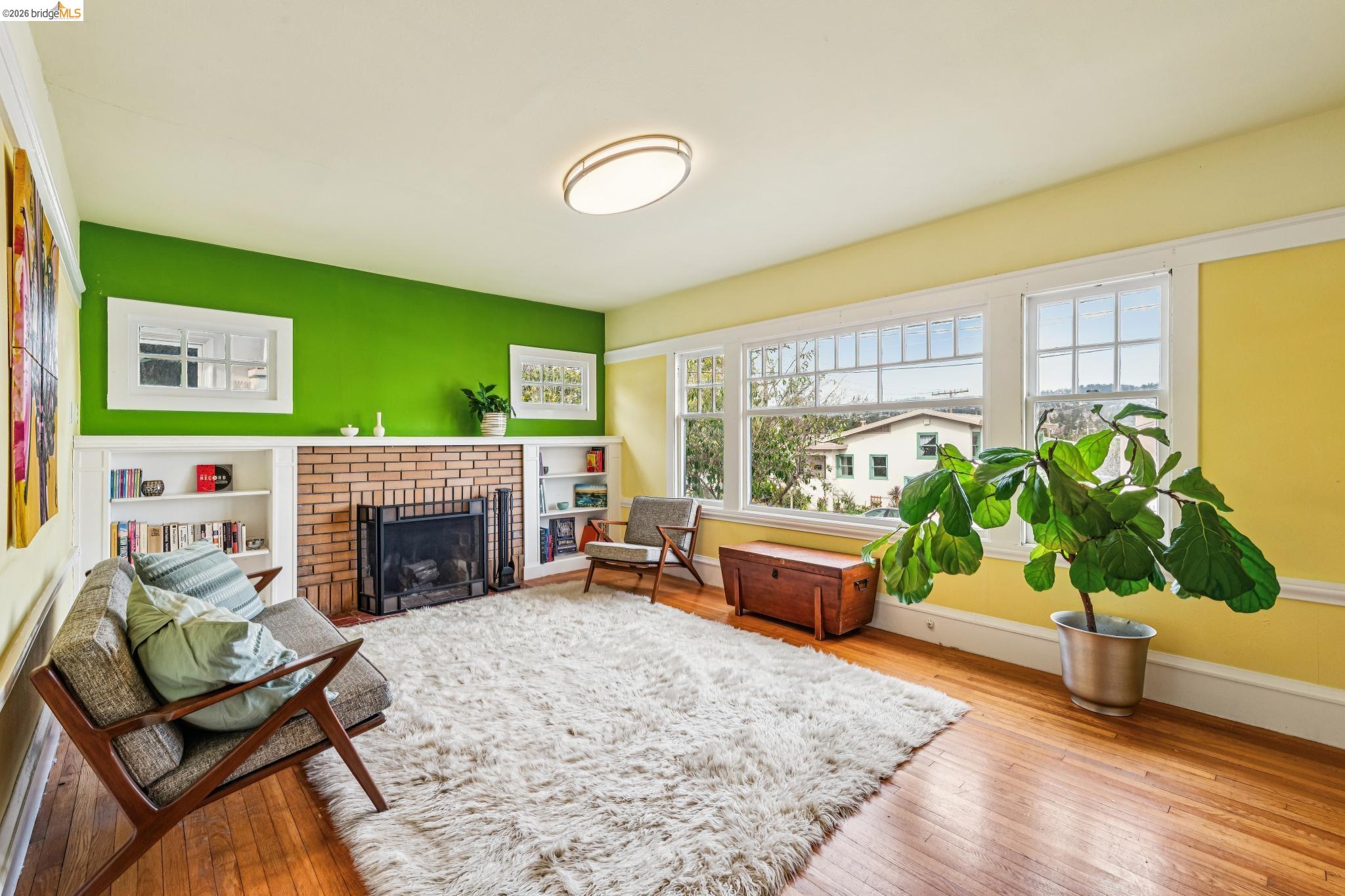 Detail Gallery Image 2 of 36 For 1066 Bayview Ave, Oakland,  CA 94610 - 2 Beds | 1 Baths