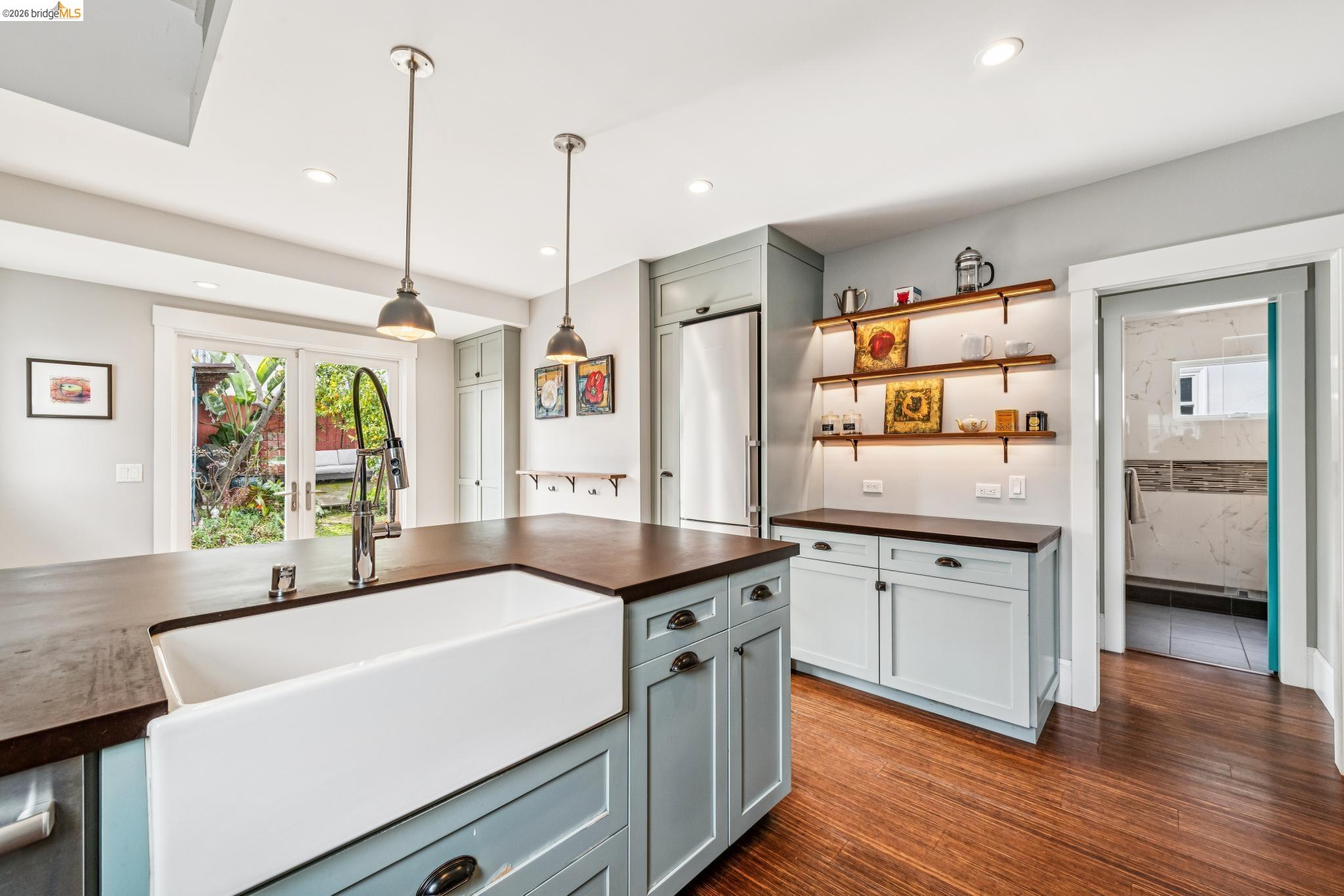 Detail Gallery Image 12 of 36 For 1066 Bayview Ave, Oakland,  CA 94610 - 2 Beds | 1 Baths