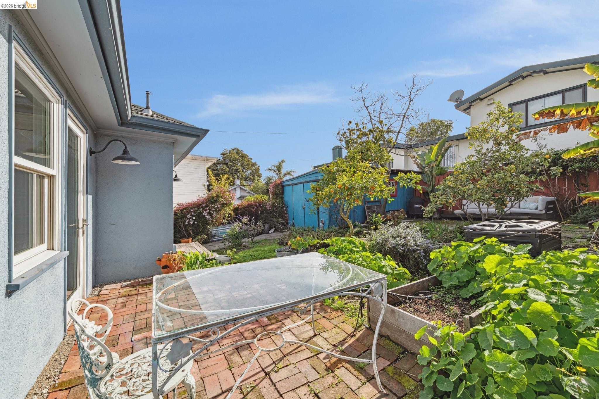 Detail Gallery Image 30 of 36 For 1066 Bayview Ave, Oakland,  CA 94610 - 2 Beds | 1 Baths