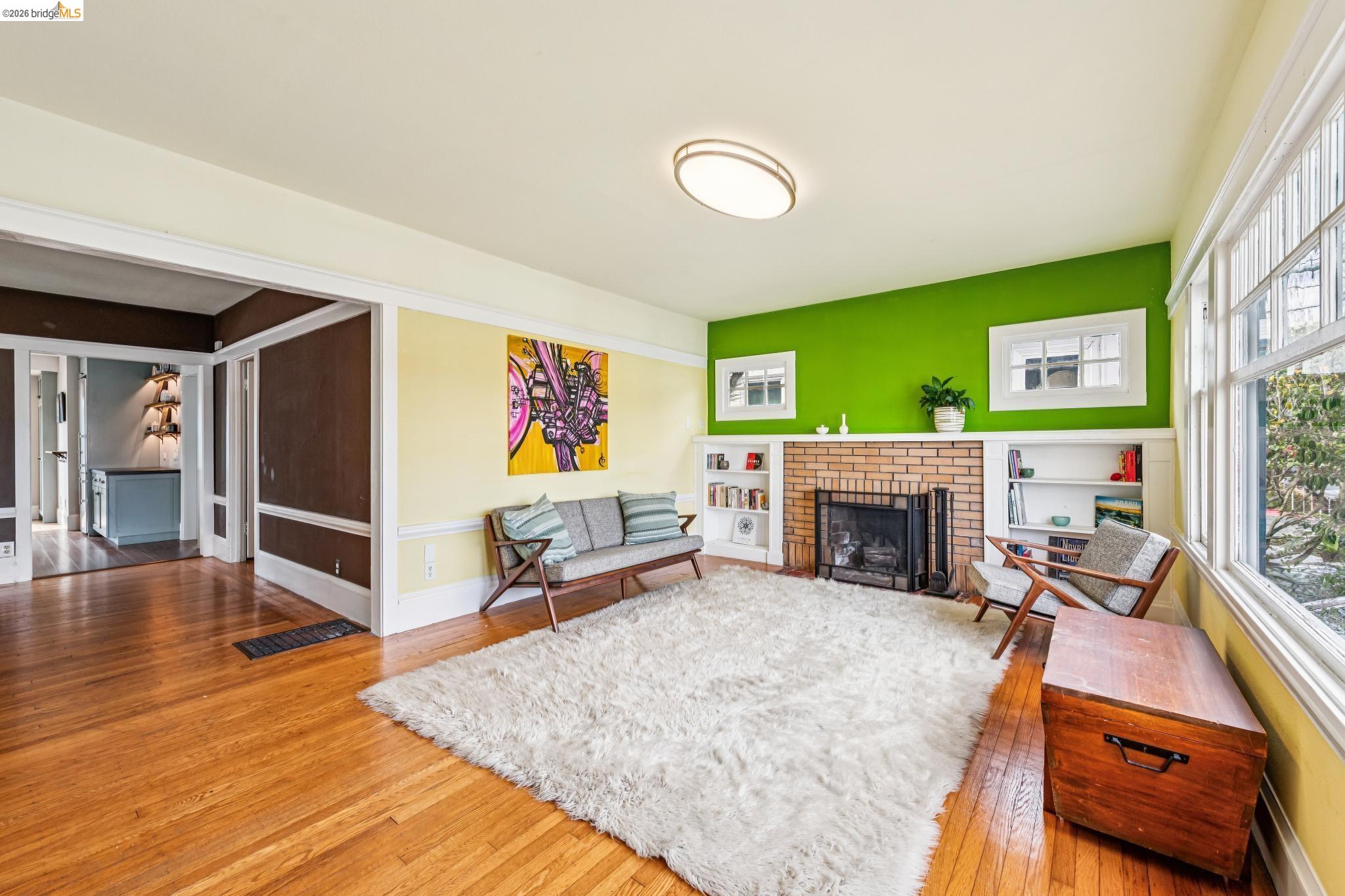 Detail Gallery Image 6 of 36 For 1066 Bayview Ave, Oakland,  CA 94610 - 2 Beds | 1 Baths