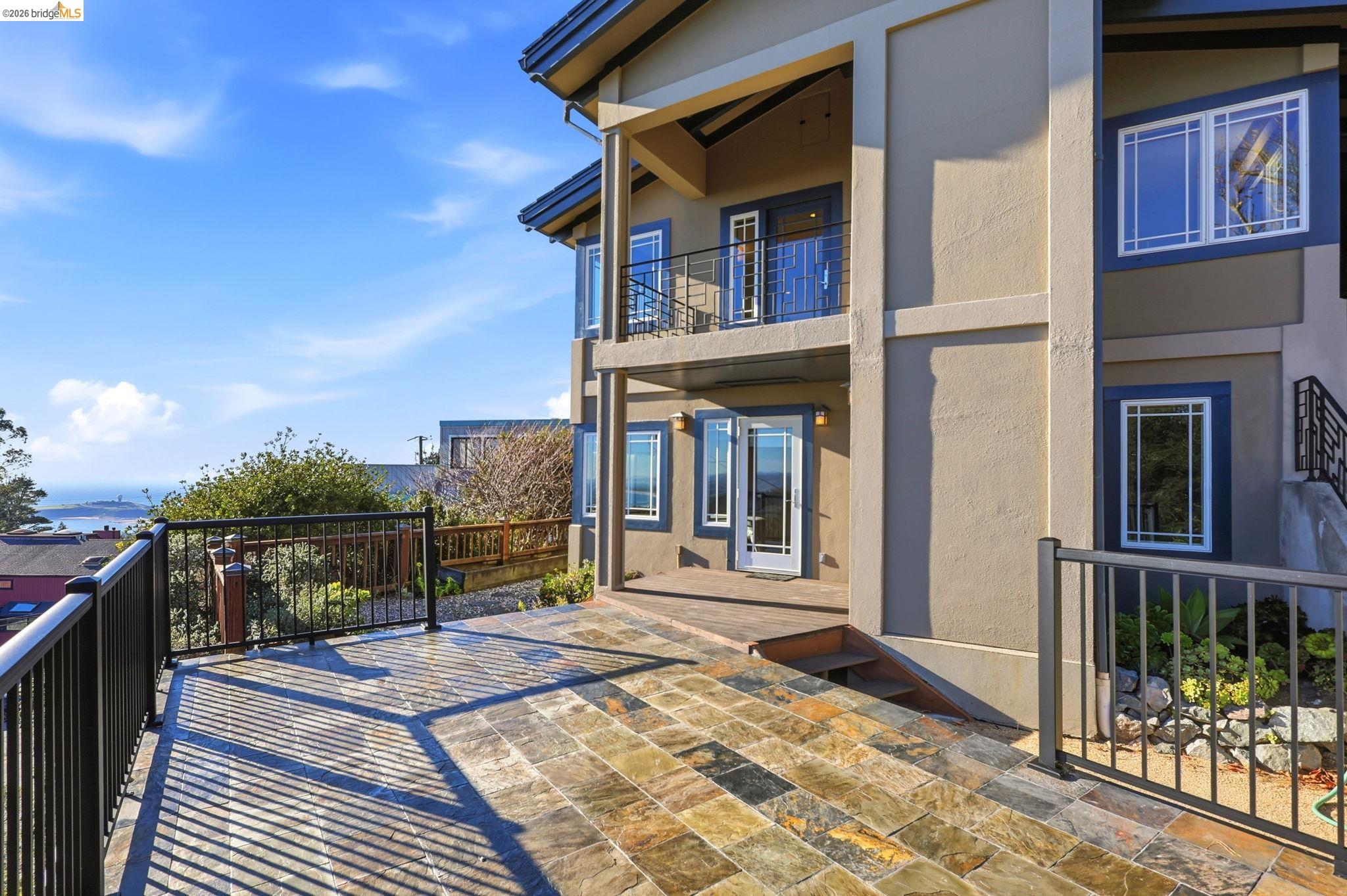 Detail Gallery Image 6 of 60 For 107 Dolphine Ave, El Granada,  CA 94018 - 4 Beds | 3/1 Baths