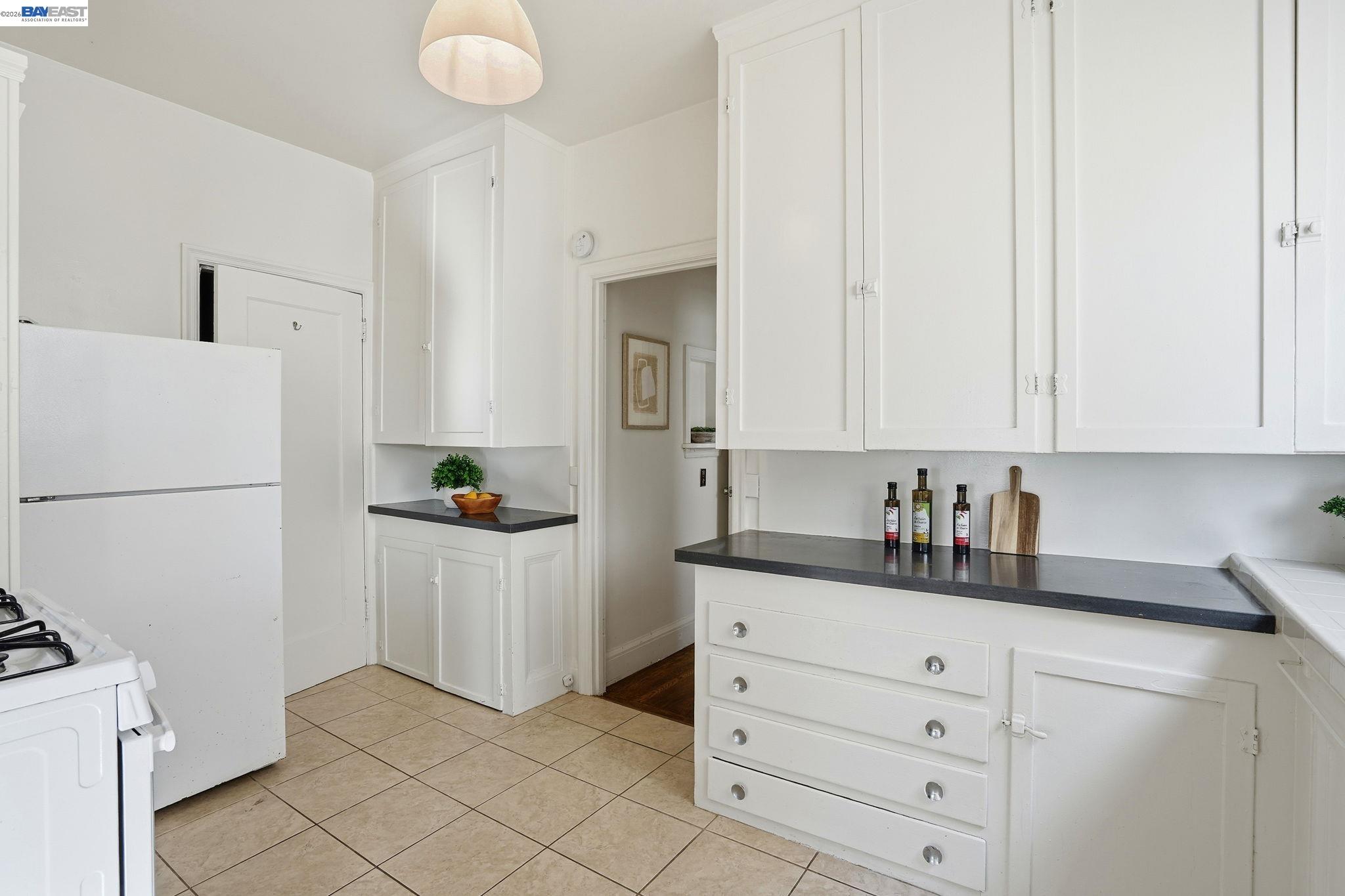 Detail Gallery Image 14 of 36 For 1424 Hampel St, Oakland,  CA 94602 - – Beds | – Baths