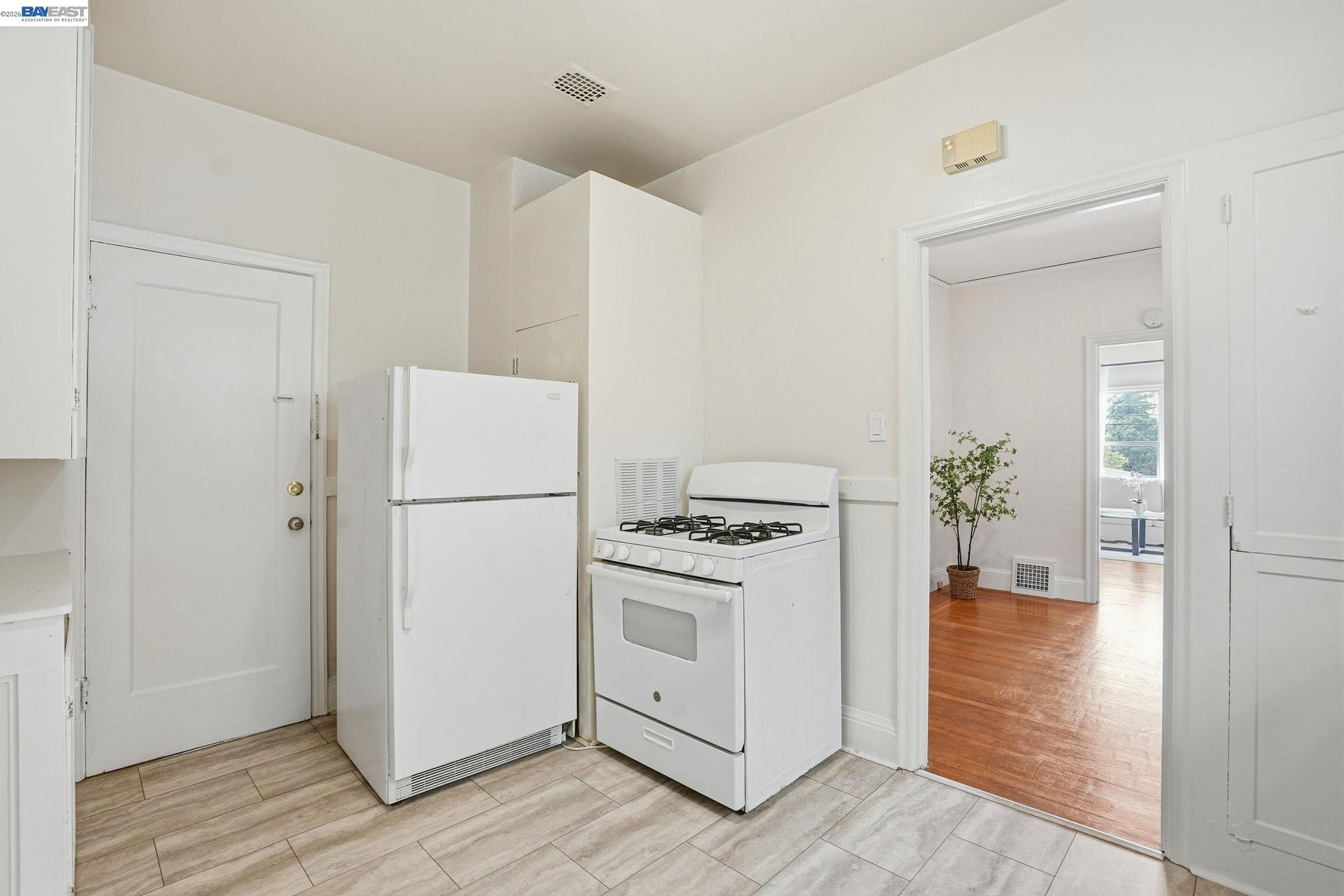 Detail Gallery Image 18 of 36 For 1424 Hampel St, Oakland,  CA 94602 - – Beds | – Baths