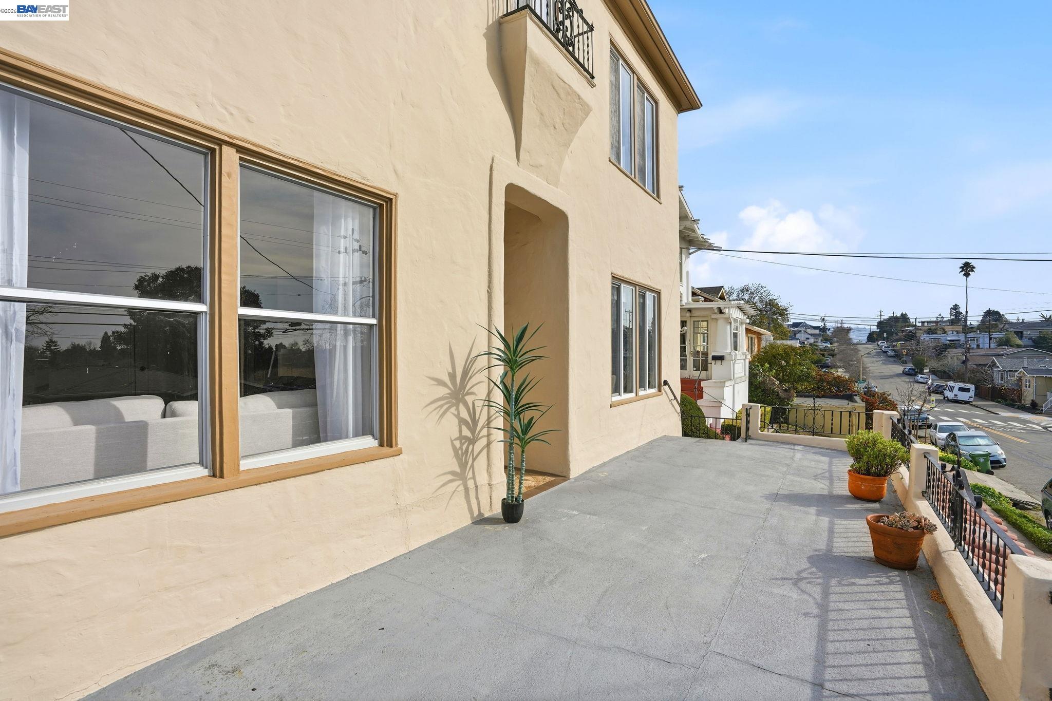 Detail Gallery Image 3 of 36 For 1424 Hampel St, Oakland,  CA 94602 - – Beds | – Baths