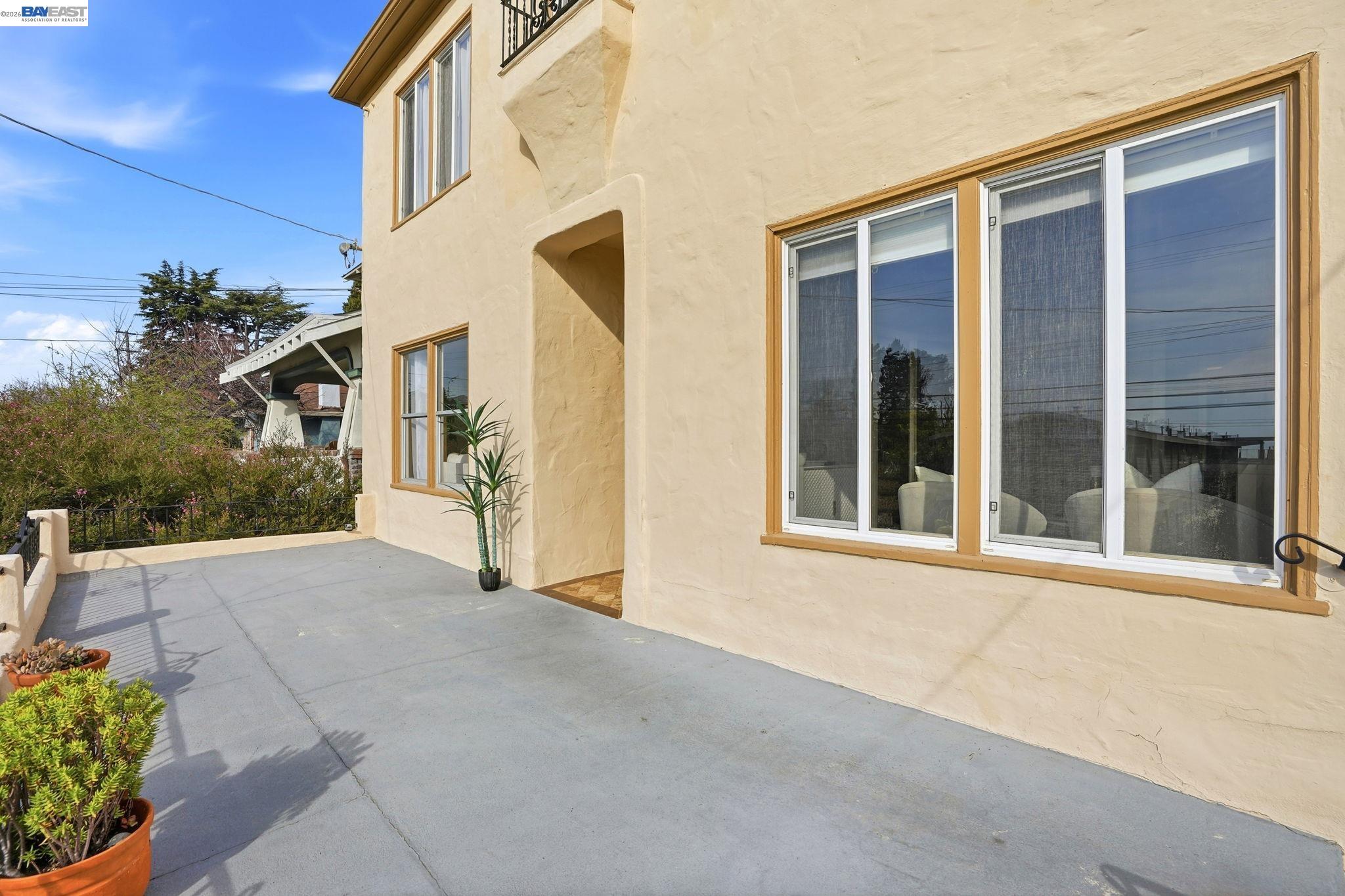 Detail Gallery Image 4 of 36 For 1424 Hampel St, Oakland,  CA 94602 - – Beds | – Baths