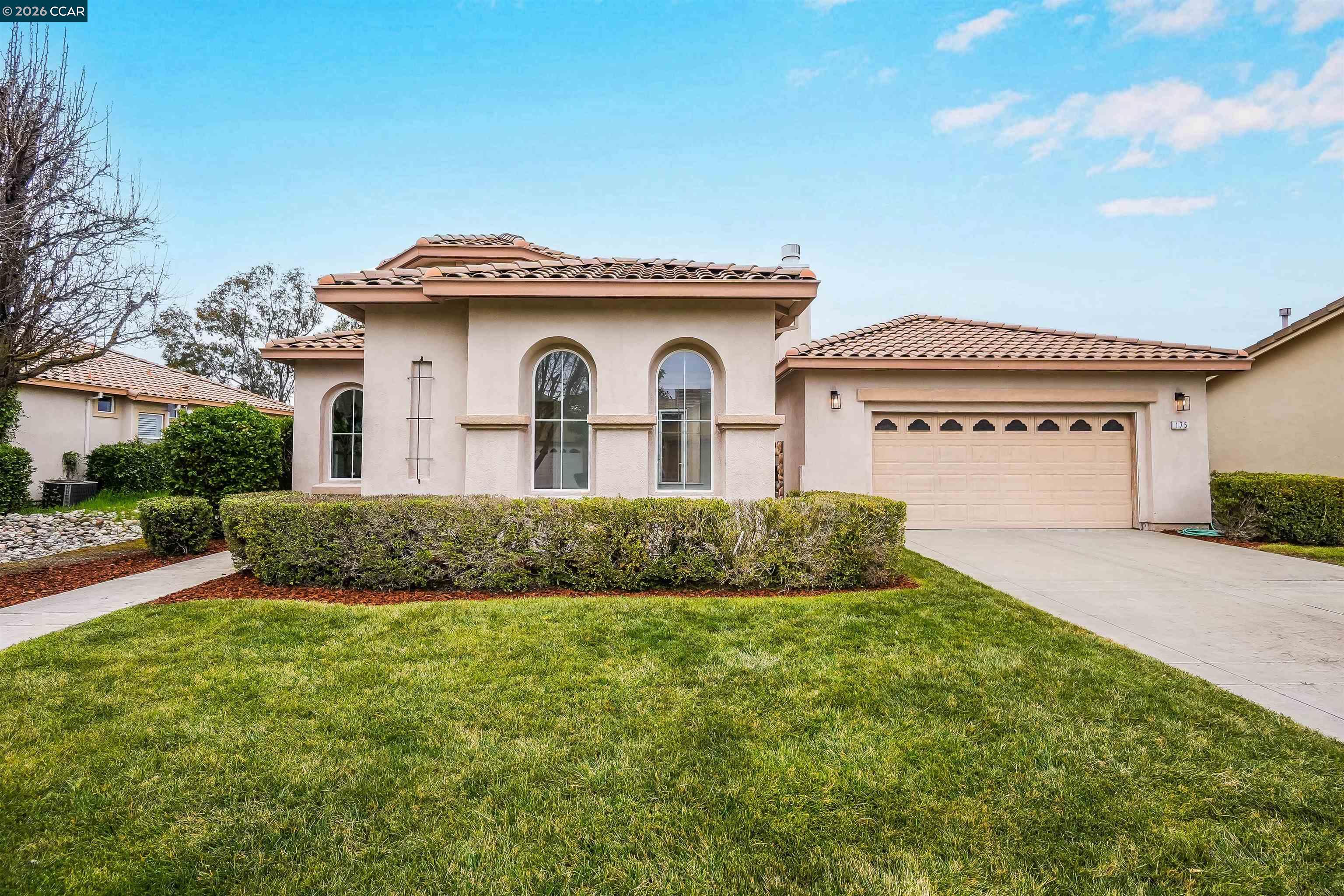 Detail Gallery Image 4 of 60 For 175 Oakridge Way, Rio Vista,  CA 94571 - 3 Beds | 2/1 Baths