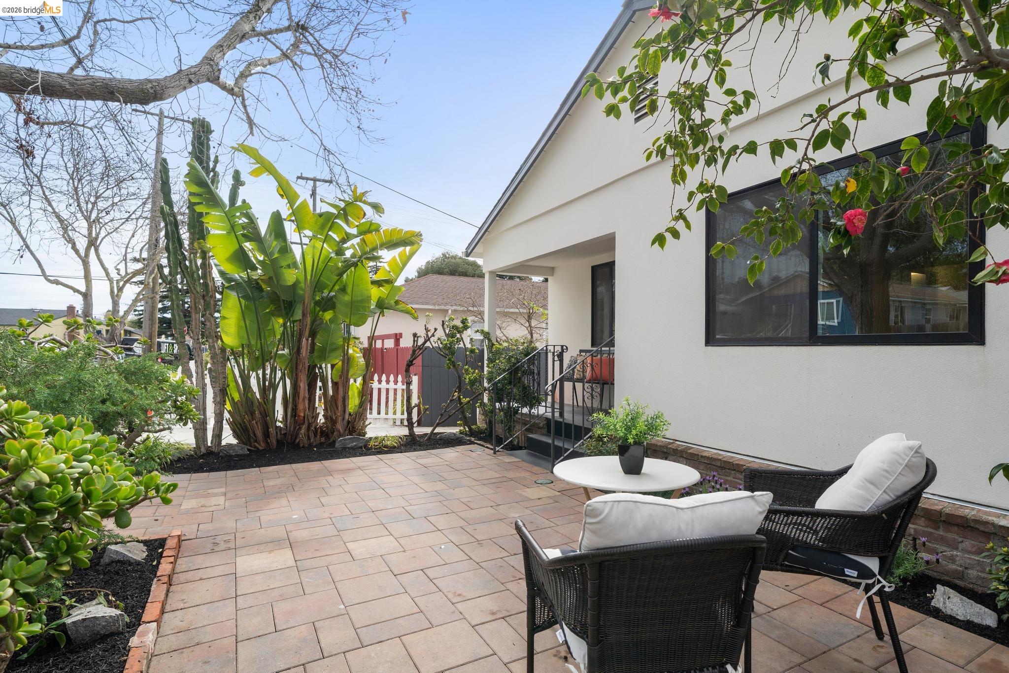 Detail Gallery Image 3 of 47 For 1009 Everett St, El Cerrito,  CA 94530 - 5 Beds | 4 Baths