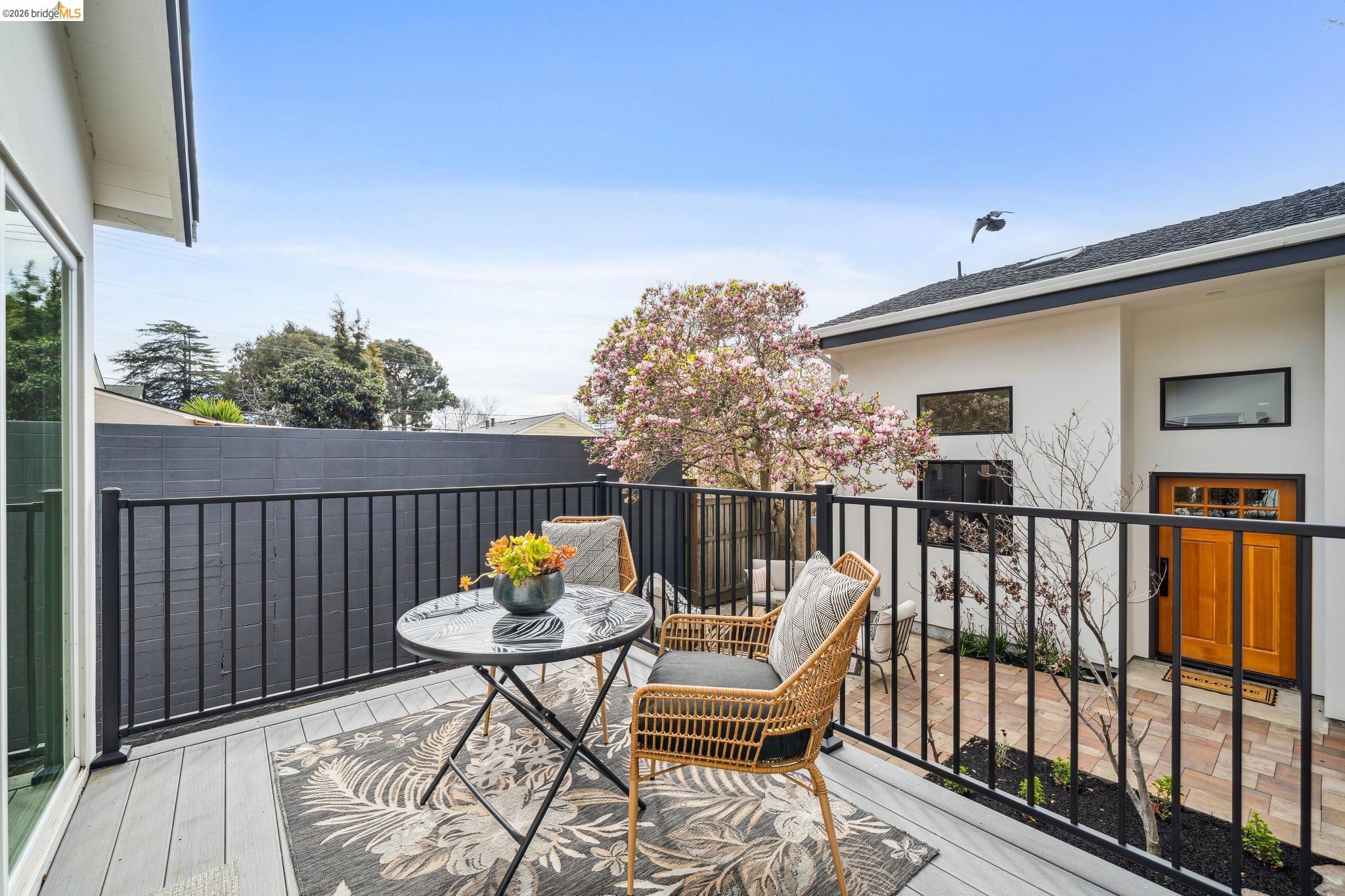 Detail Gallery Image 25 of 47 For 1009 Everett St, El Cerrito,  CA 94530 - 5 Beds | 4 Baths