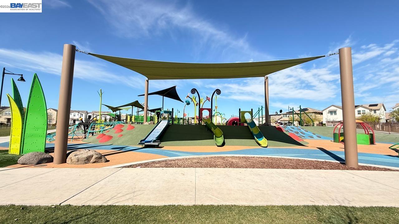 Detail Gallery Image 30 of 34 For 17691 Brandeis Ct, Lathrop,  CA 95330 - 3 Beds | 2/1 Baths