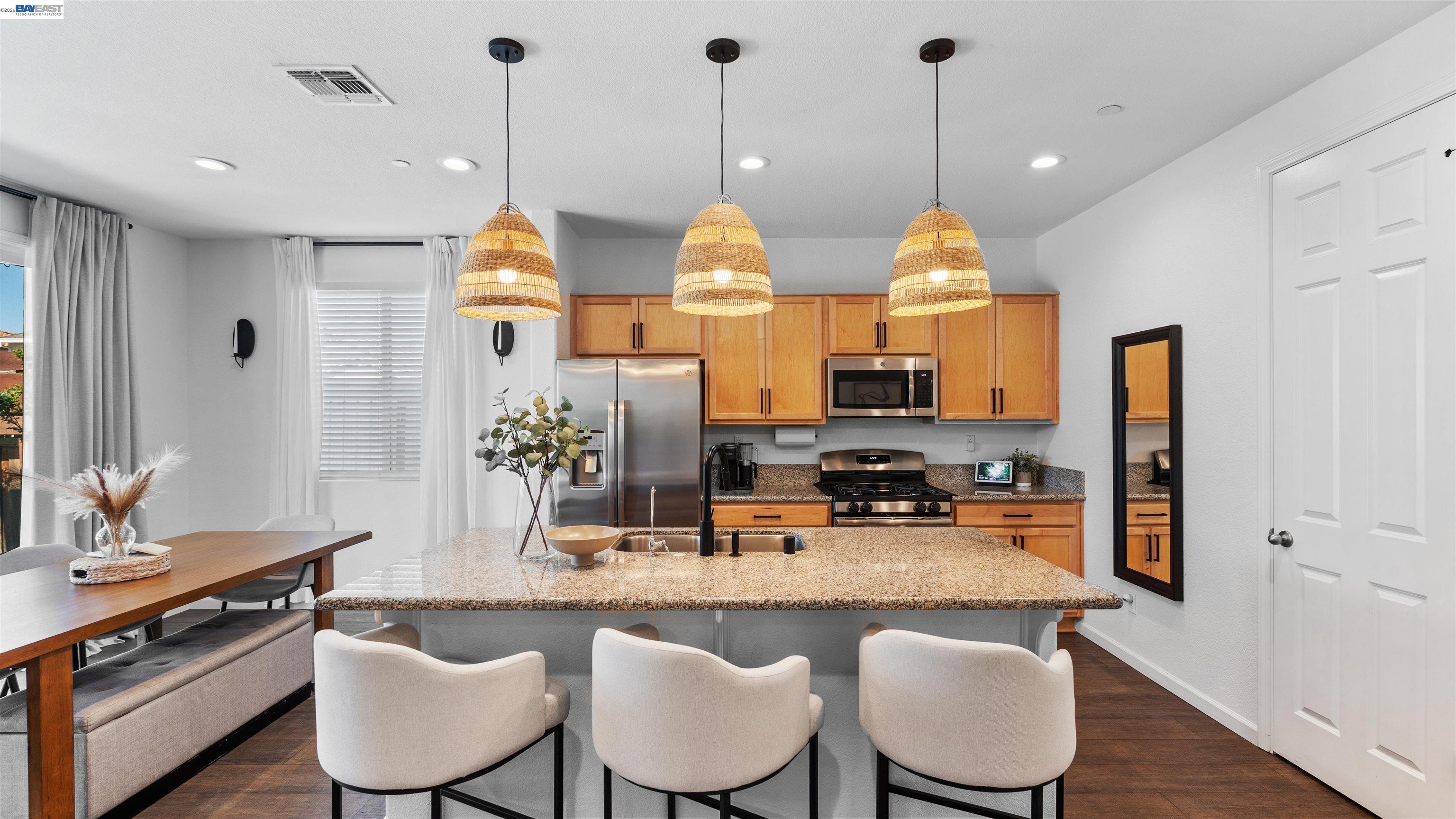 Detail Gallery Image 4 of 34 For 17691 Brandeis Ct, Lathrop,  CA 95330 - 3 Beds | 2/1 Baths