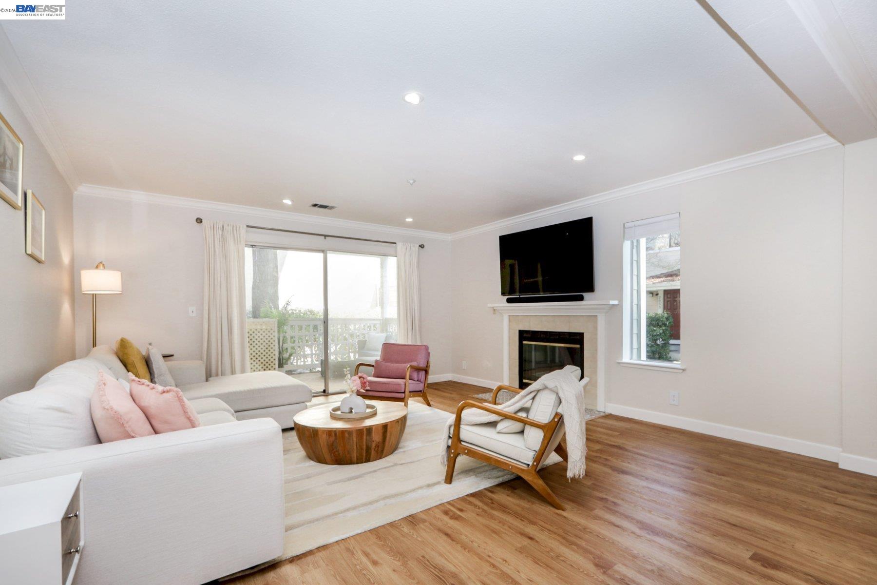 Detail Gallery Image 3 of 21 For 2627 Oak Rd a,  Walnut Creek,  CA 94597 - 2 Beds | 2 Baths