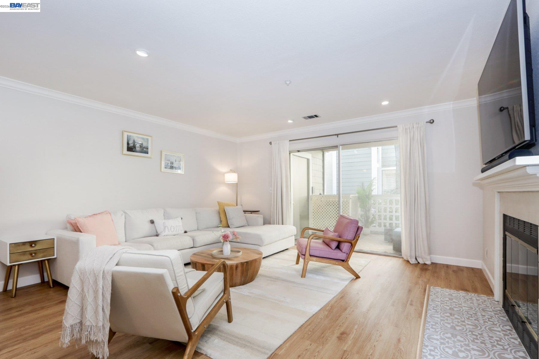 Detail Gallery Image 4 of 21 For 2627 Oak Rd a,  Walnut Creek,  CA 94597 - 2 Beds | 2 Baths