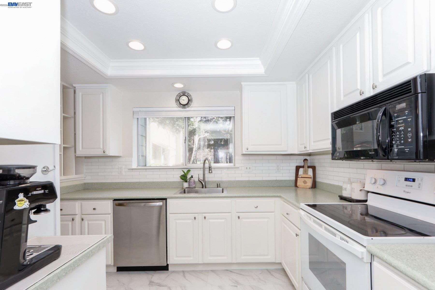 Detail Gallery Image 7 of 21 For 2627 Oak Rd a,  Walnut Creek,  CA 94597 - 2 Beds | 2 Baths