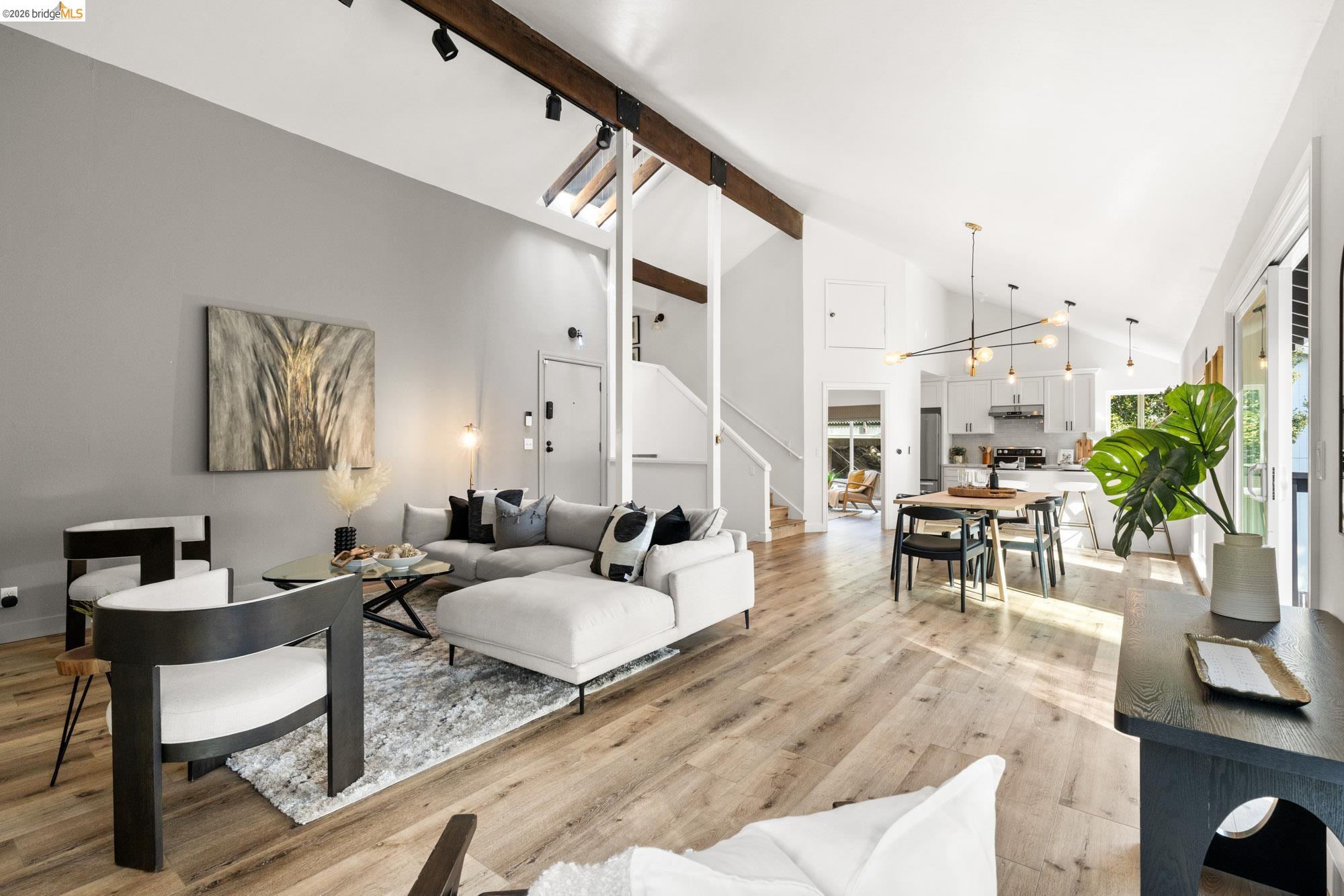 Detail Gallery Image 11 of 47 For 6931 Pinehaven Rd, Oakland,  CA 94611 - 4 Beds | 2/2 Baths