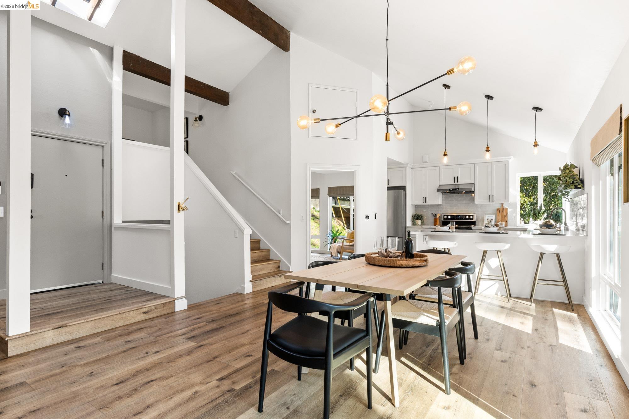 Detail Gallery Image 12 of 47 For 6931 Pinehaven Rd, Oakland,  CA 94611 - 4 Beds | 2/2 Baths