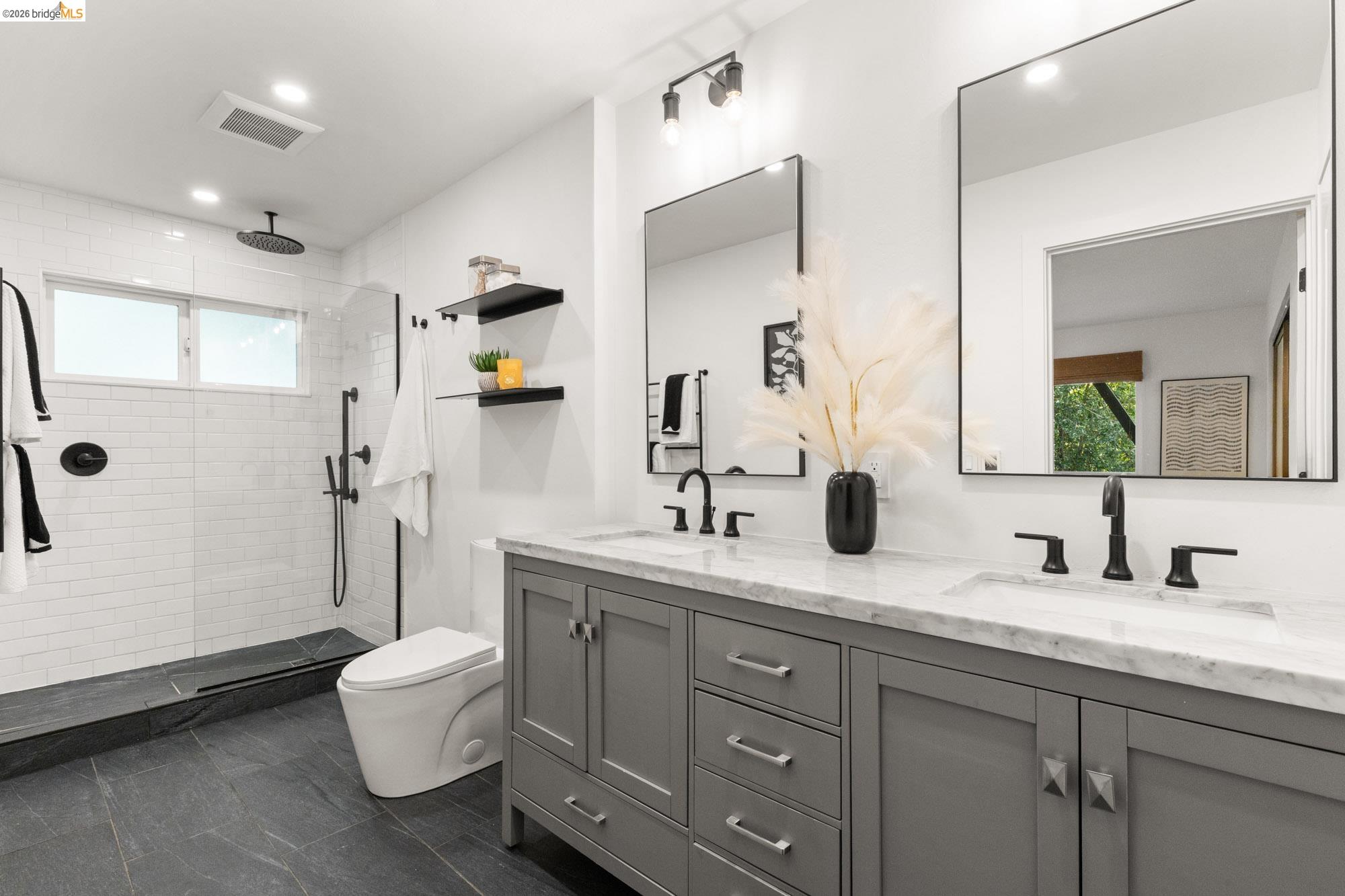 Detail Gallery Image 31 of 47 For 6931 Pinehaven Rd, Oakland,  CA 94611 - 4 Beds | 2/2 Baths