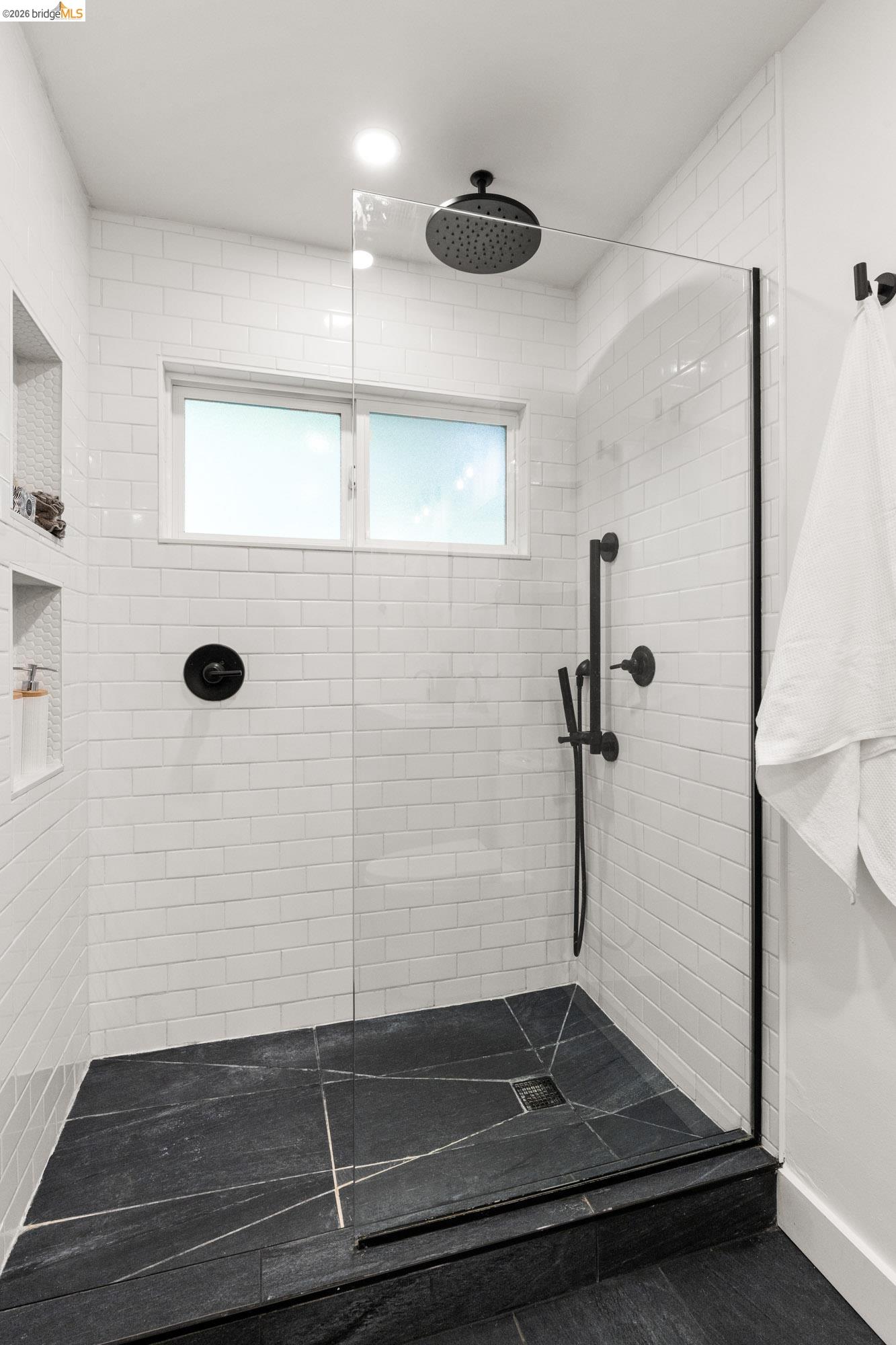 Detail Gallery Image 32 of 47 For 6931 Pinehaven Rd, Oakland,  CA 94611 - 4 Beds | 2/2 Baths