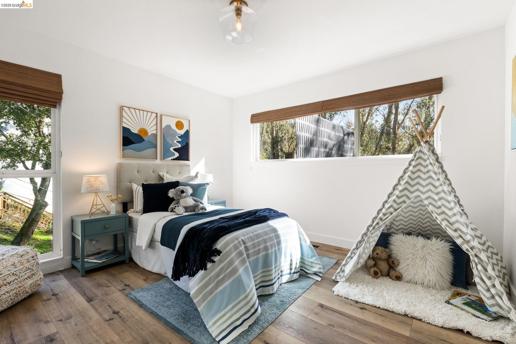 Detail Gallery Image 33 of 47 For 6931 Pinehaven Rd, Oakland,  CA 94611 - 4 Beds | 2/2 Baths