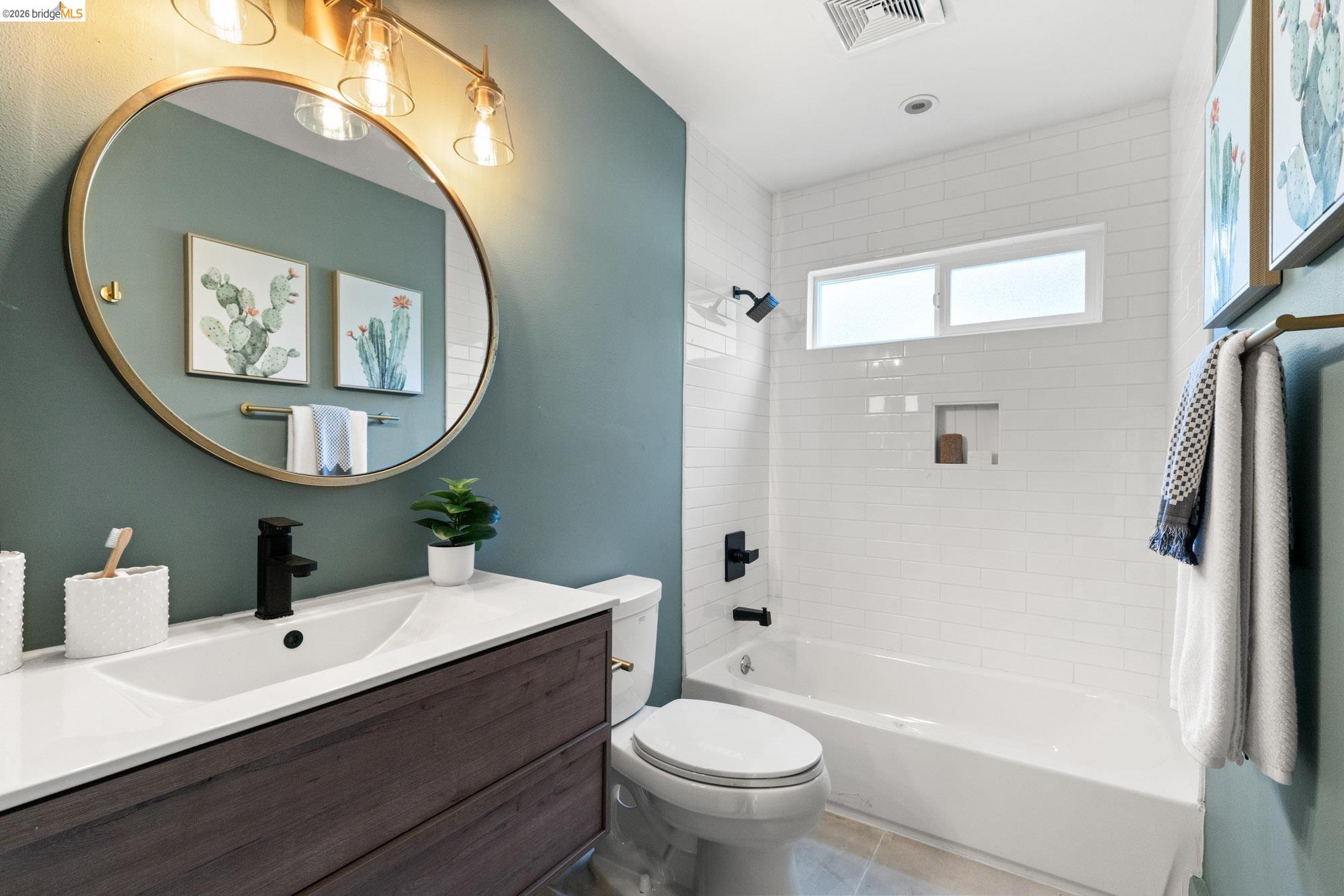 Detail Gallery Image 35 of 47 For 6931 Pinehaven Rd, Oakland,  CA 94611 - 4 Beds | 2/2 Baths