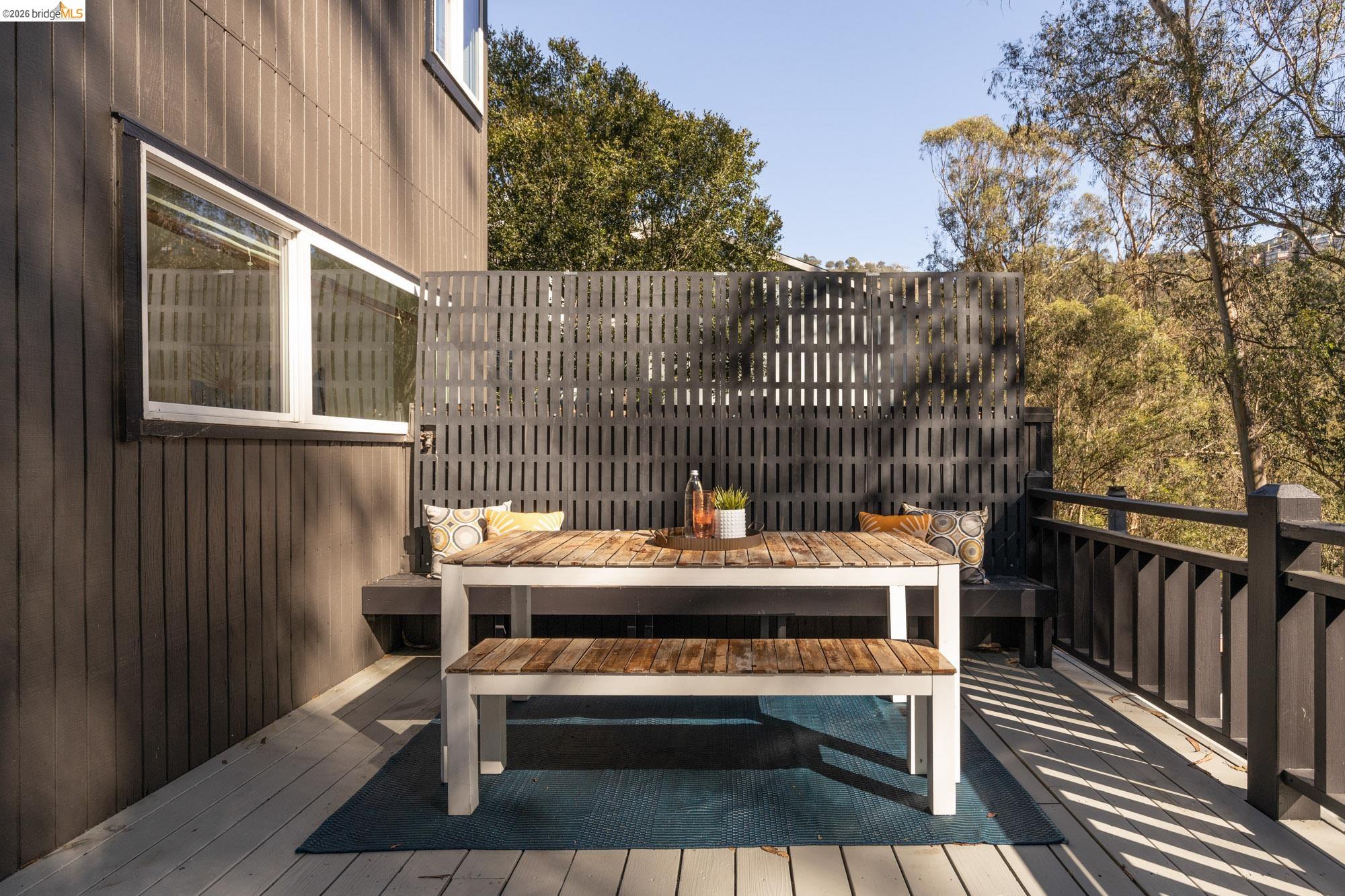 Detail Gallery Image 39 of 47 For 6931 Pinehaven Rd, Oakland,  CA 94611 - 4 Beds | 2/2 Baths