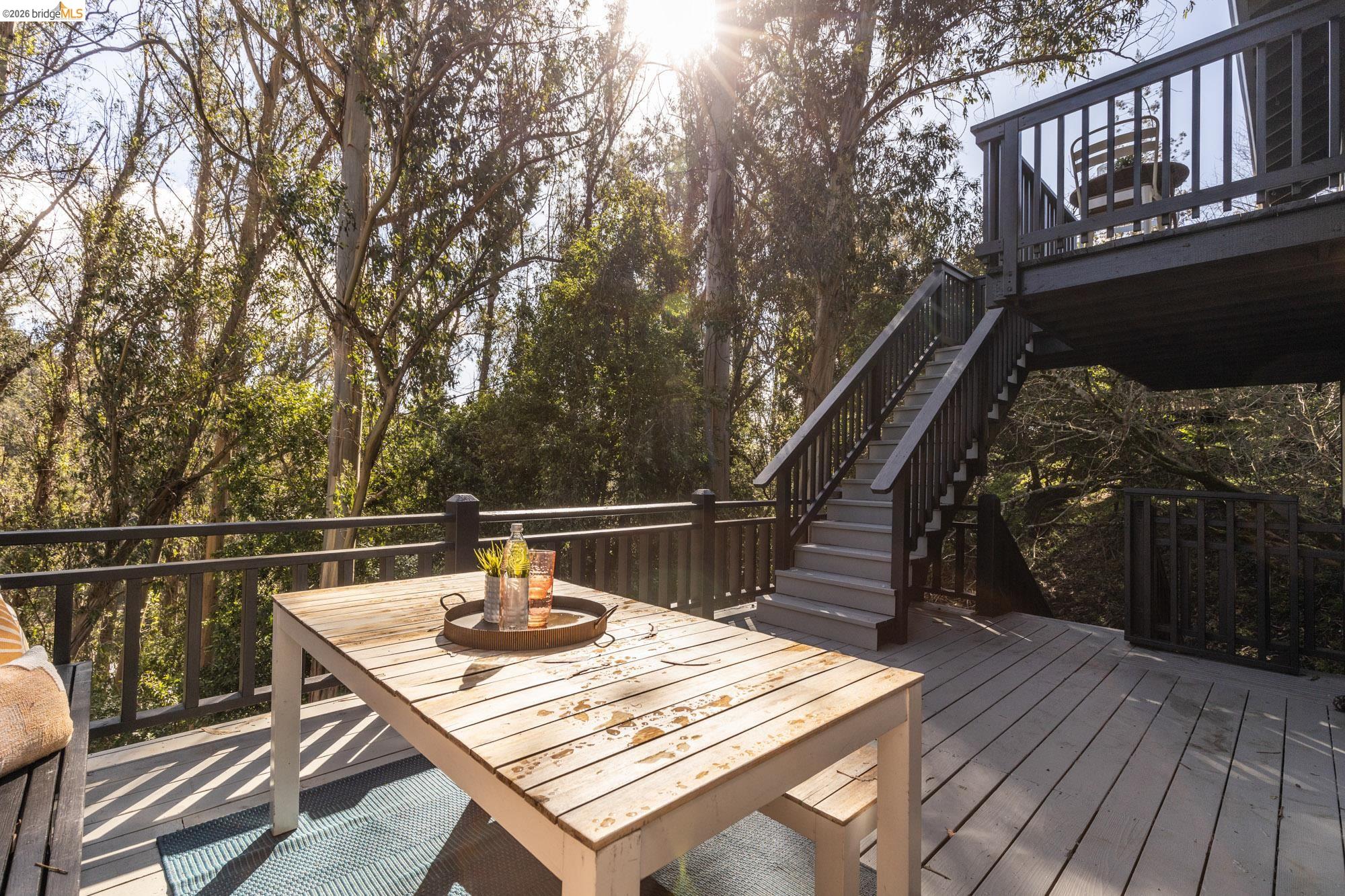 Detail Gallery Image 40 of 47 For 6931 Pinehaven Rd, Oakland,  CA 94611 - 4 Beds | 2/2 Baths