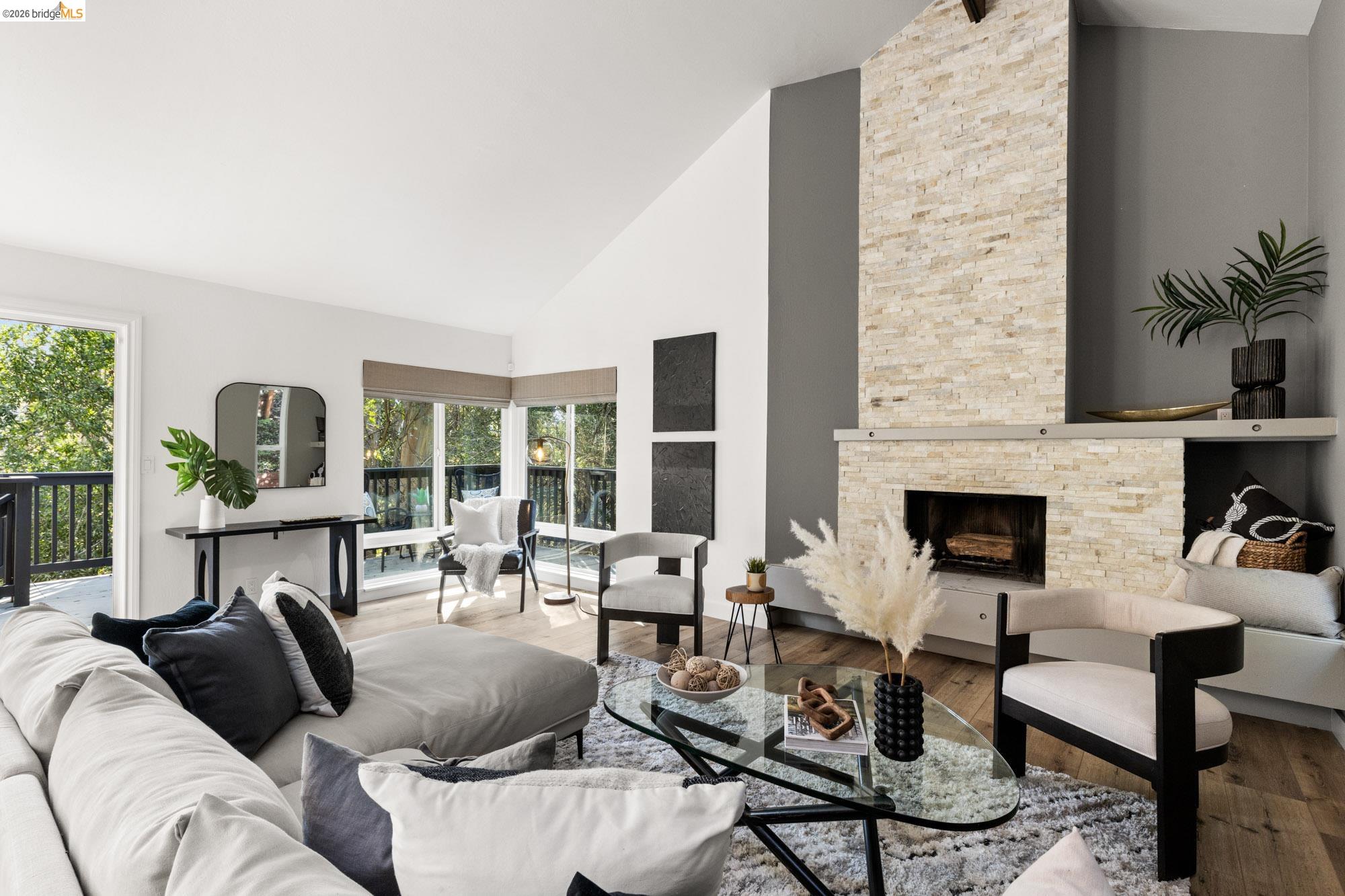 Detail Gallery Image 5 of 47 For 6931 Pinehaven Rd, Oakland,  CA 94611 - 4 Beds | 2/2 Baths