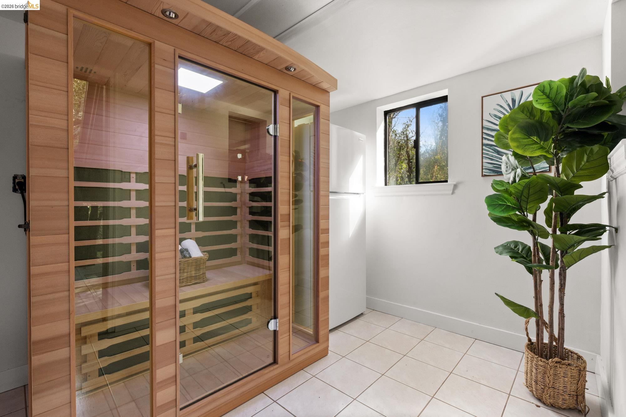 Detail Gallery Image 46 of 47 For 6931 Pinehaven Rd, Oakland,  CA 94611 - 4 Beds | 2/2 Baths