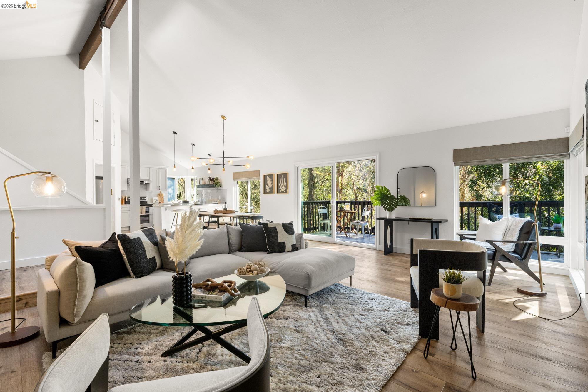 Detail Gallery Image 6 of 47 For 6931 Pinehaven Rd, Oakland,  CA 94611 - 4 Beds | 2/2 Baths