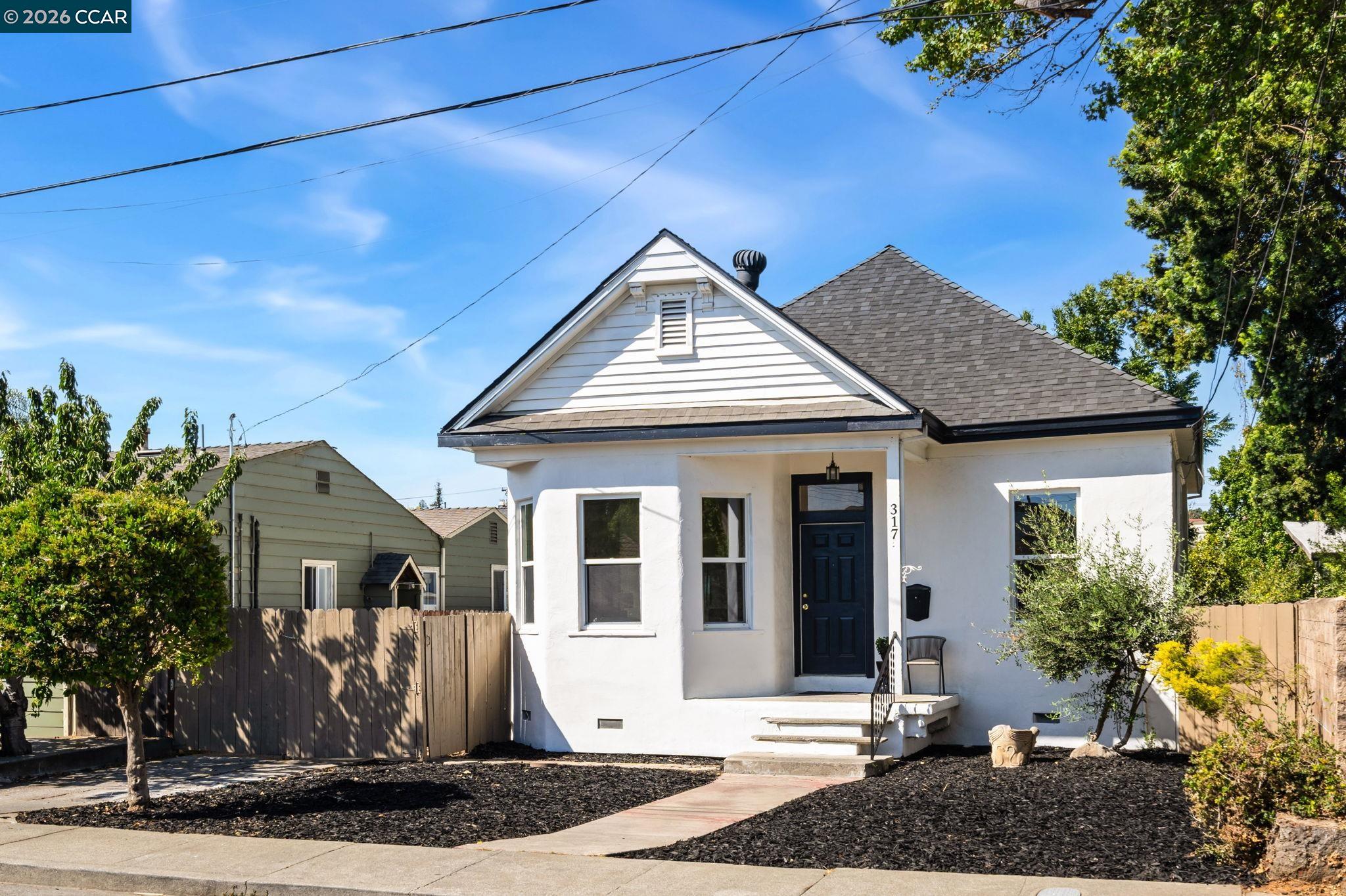 Detail Gallery Image 5 of 54 For 317 Glenn St, Vallejo,  CA 94590 - 3 Beds | 2 Baths